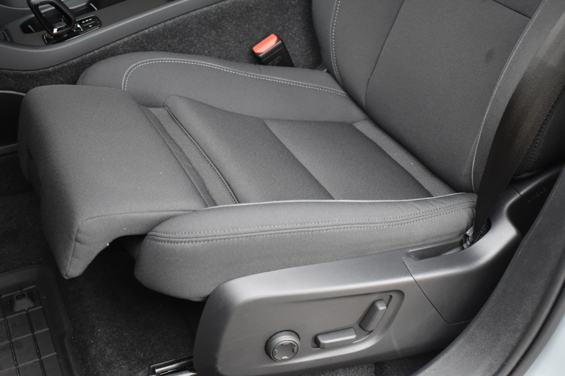 Volvo EX40 Extended Range 252PK Plus 82 kWh thumbnail 7