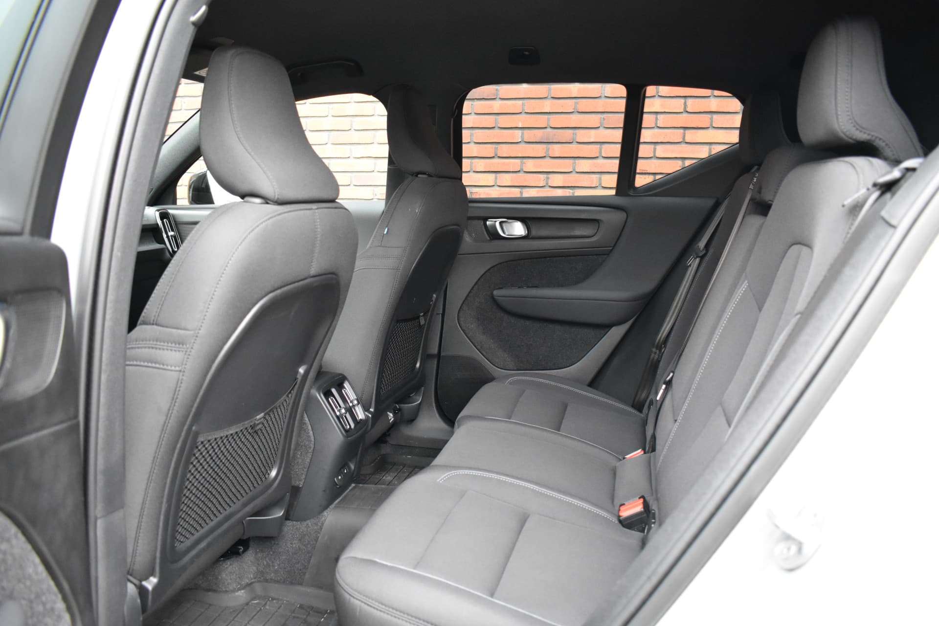 Volvo EX40 Extended Range 252PK Plus 82 kWh thumbnail 8