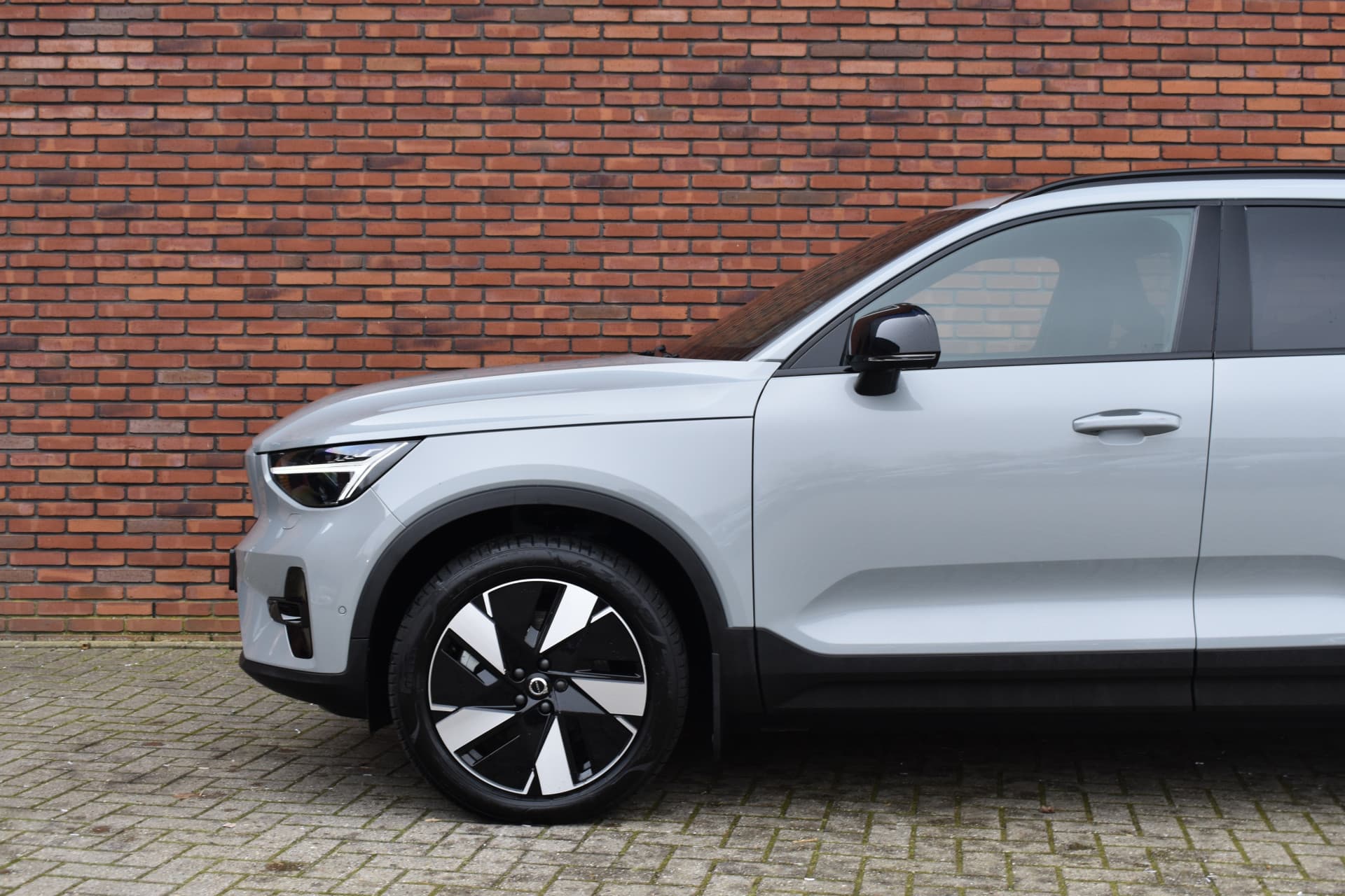 Volvo EX40 Extended Range 252PK Plus 82 kWh thumbnail 13