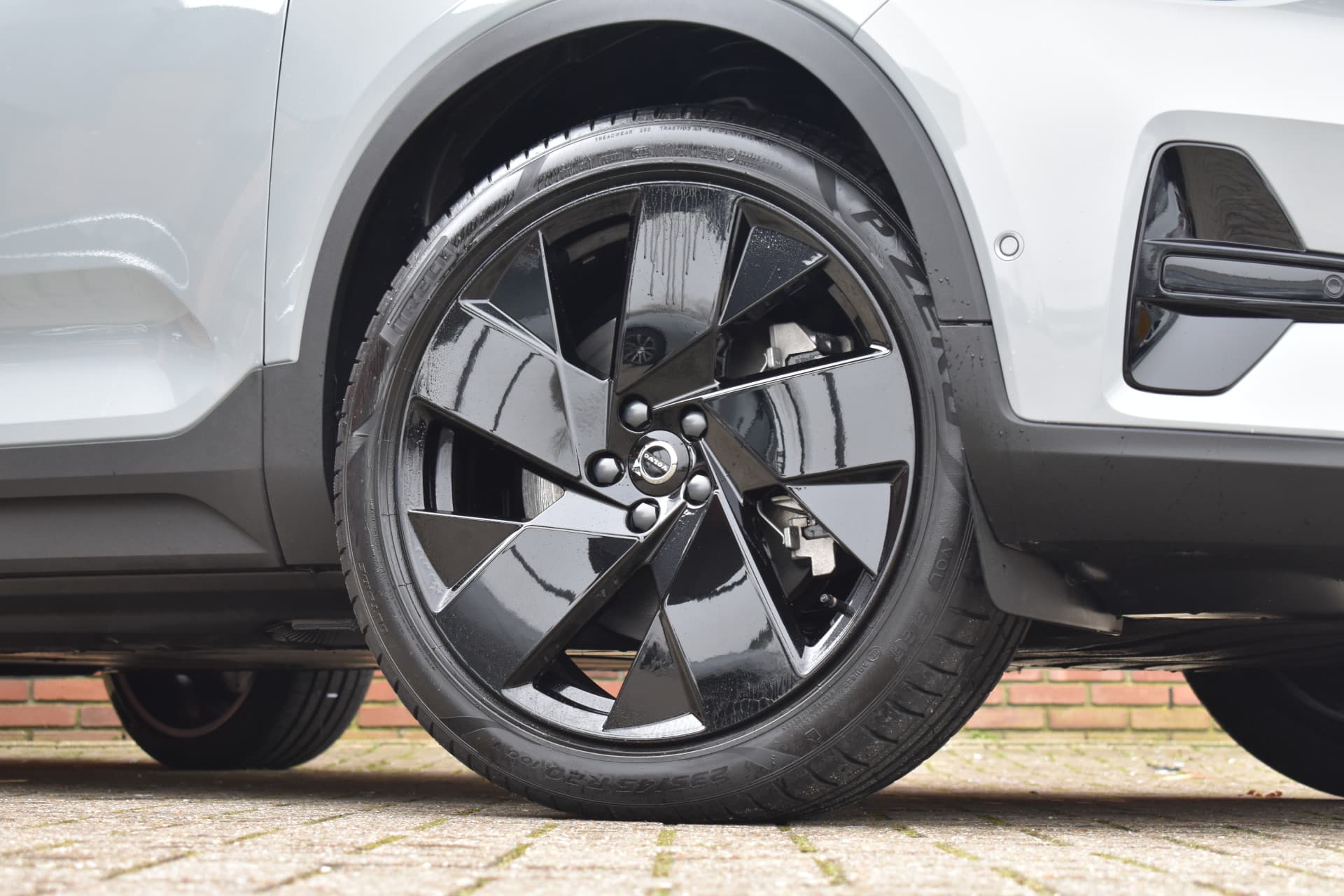 Volvo EX40 252PK Extended Range Ultra Black Edition 82 kWh thumbnail 5