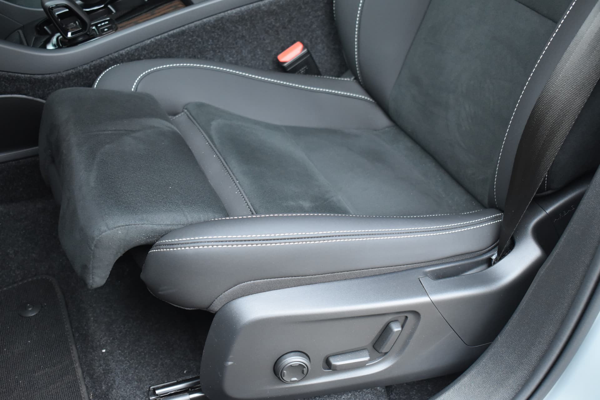 Volvo EX40 252PK Extended Range Ultra Black Edition 82 kWh thumbnail 7