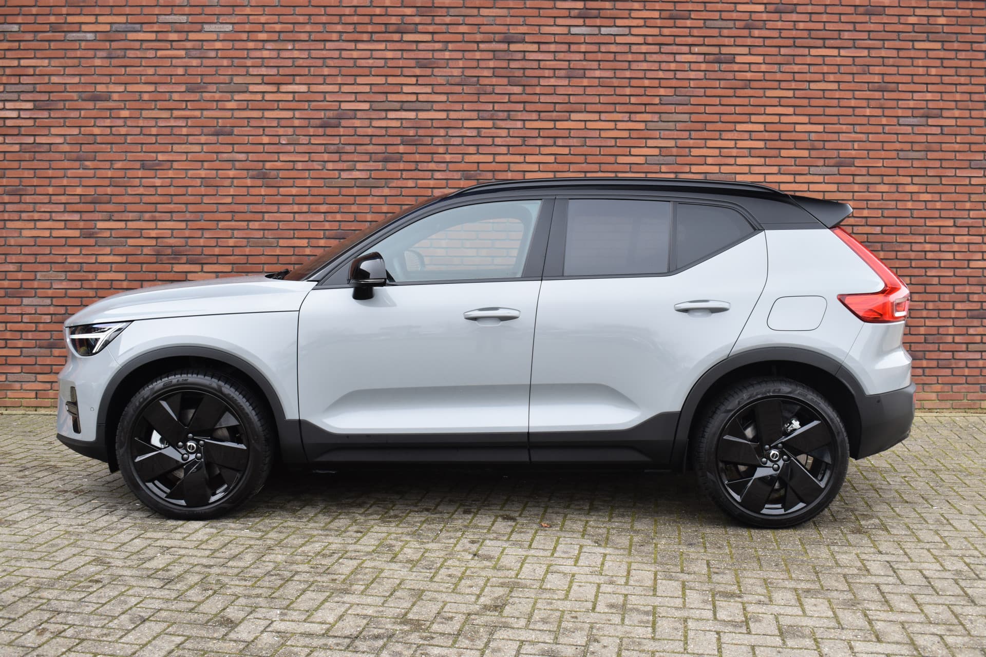 Volvo EX40 252PK Extended Range Ultra Black Edition 82 kWh thumbnail 11