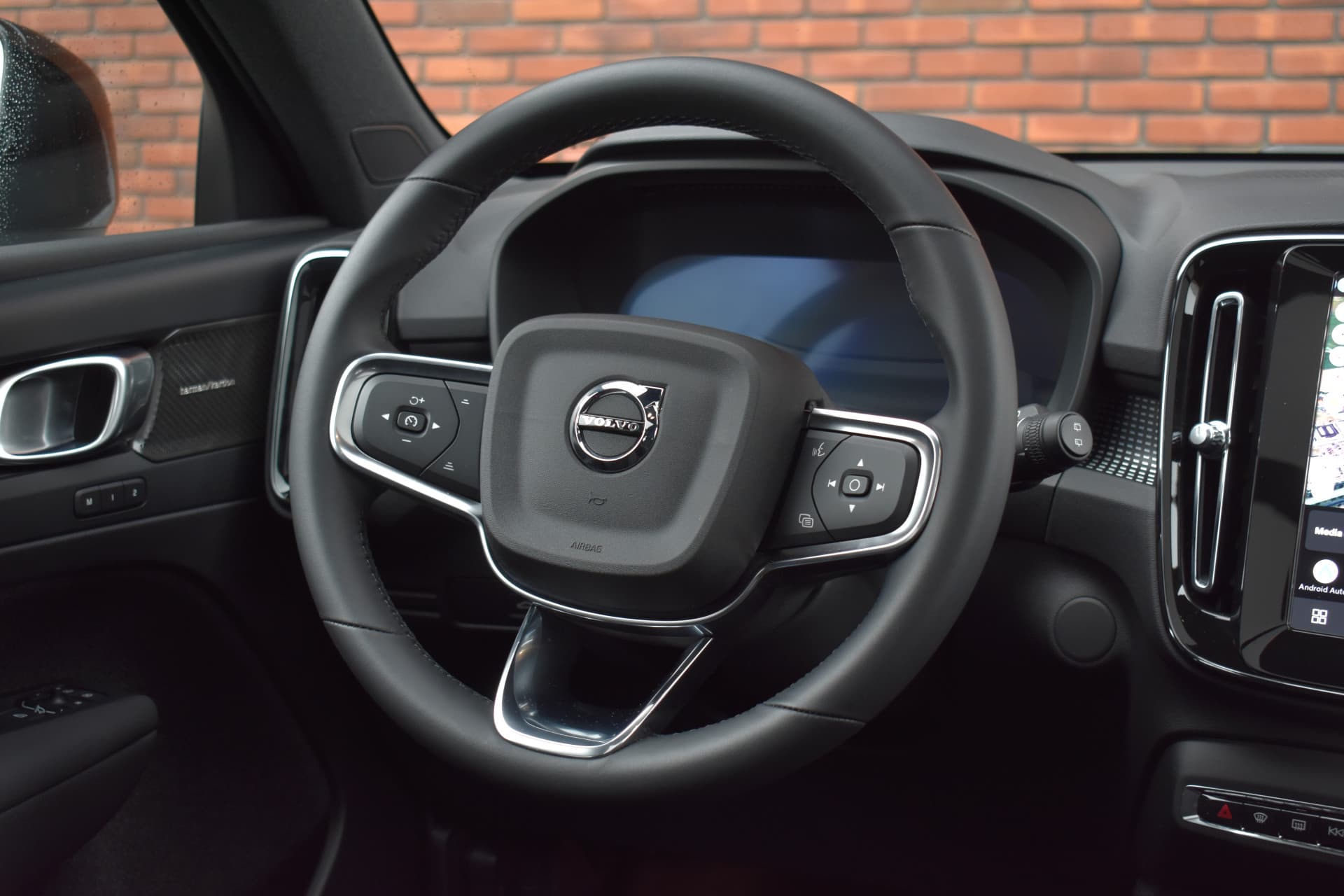 Volvo EX40 252PK Extended Range Ultra Black Edition 82 kWh thumbnail 15