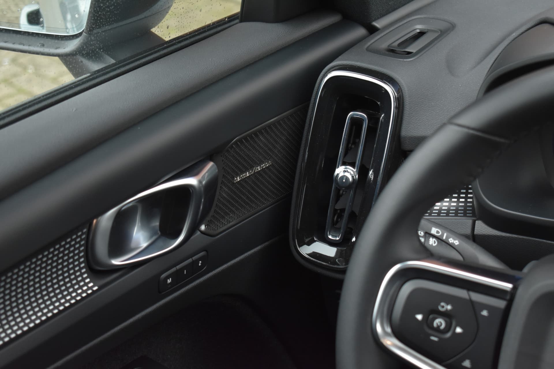 Volvo EX40 252PK Extended Range Ultra Black Edition 82 kWh thumbnail 16