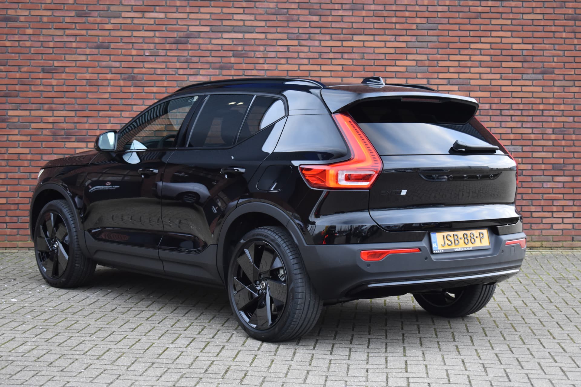 Volvo EX40 Extended Range 252PK Plus Black Edition 82 kWh thumbnail 3