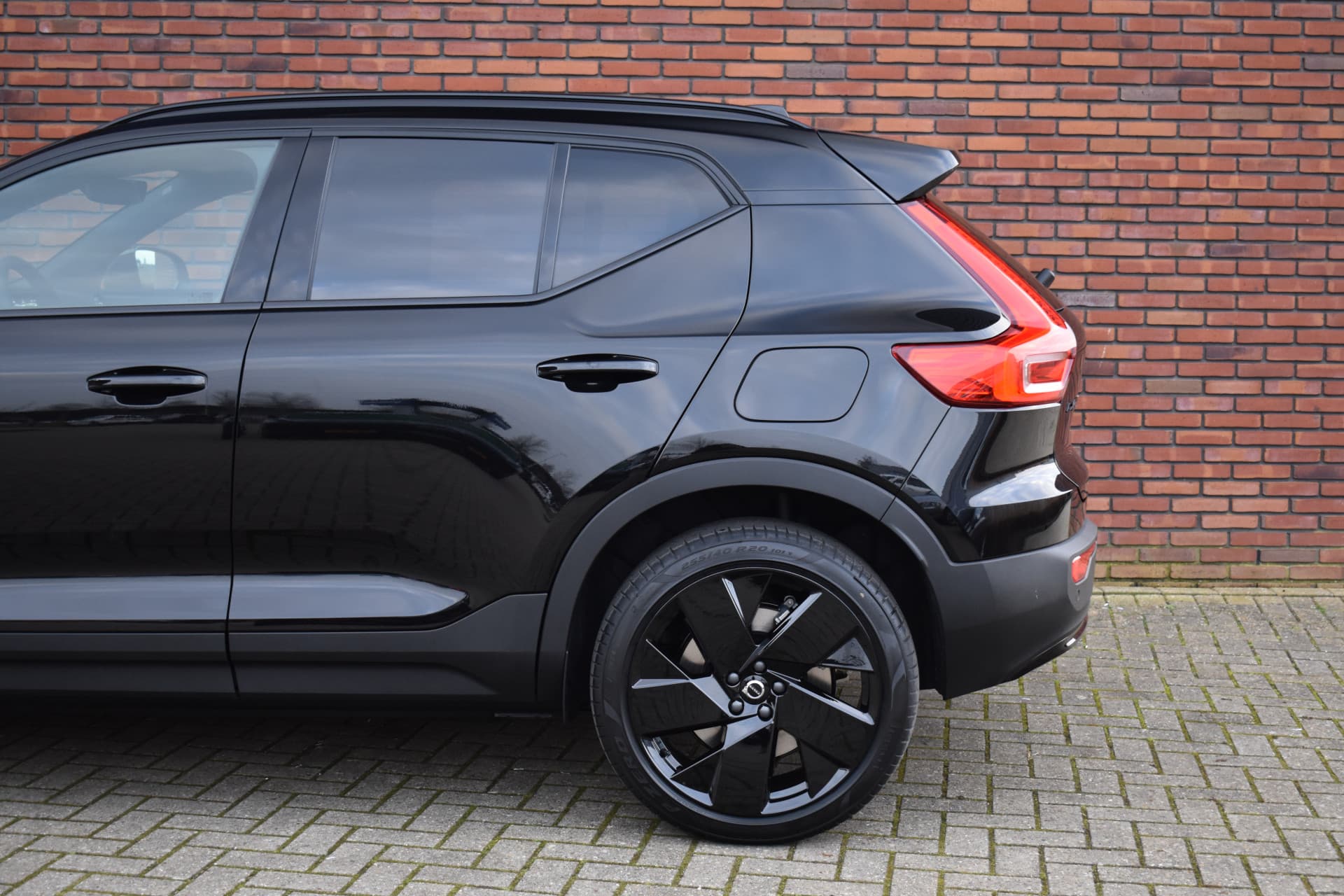 Volvo EX40 Extended Range 252PK Plus Black Edition 82 kWh thumbnail 11