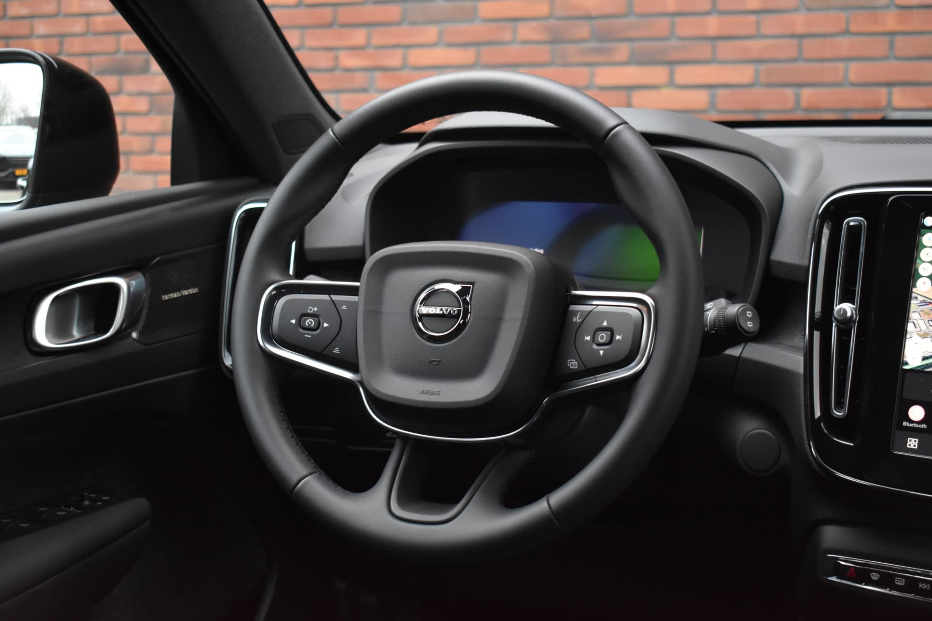 Volvo EX40 Extended Range 252PK Plus Black Edition 82 kWh thumbnail 13