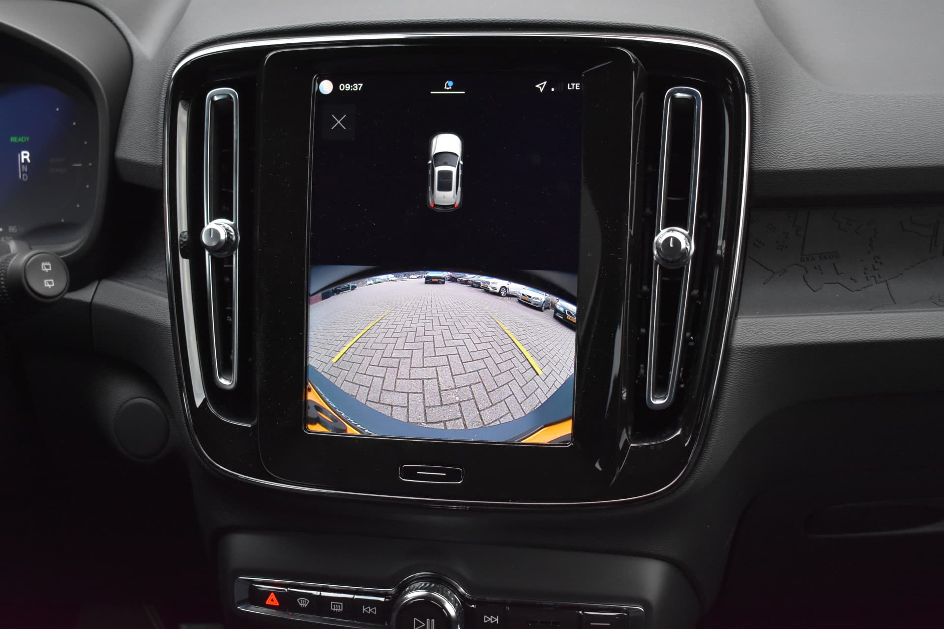 Volvo EX40 Extended Range 252PK Plus Black Edition 82 kWh thumbnail 19