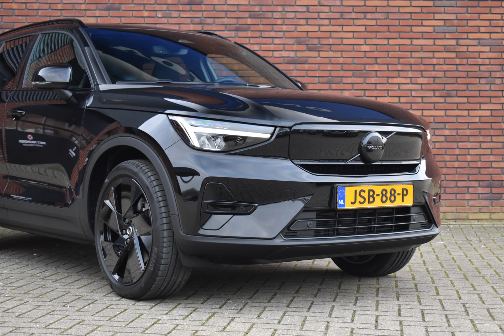 Volvo EX40 Extended Range 252PK Plus Black Edition 82 kWh thumbnail 22