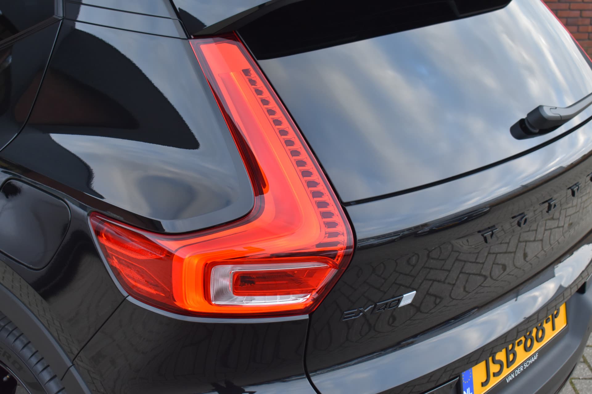 Volvo EX40 Extended Range 252PK Plus Black Edition 82 kWh thumbnail 23