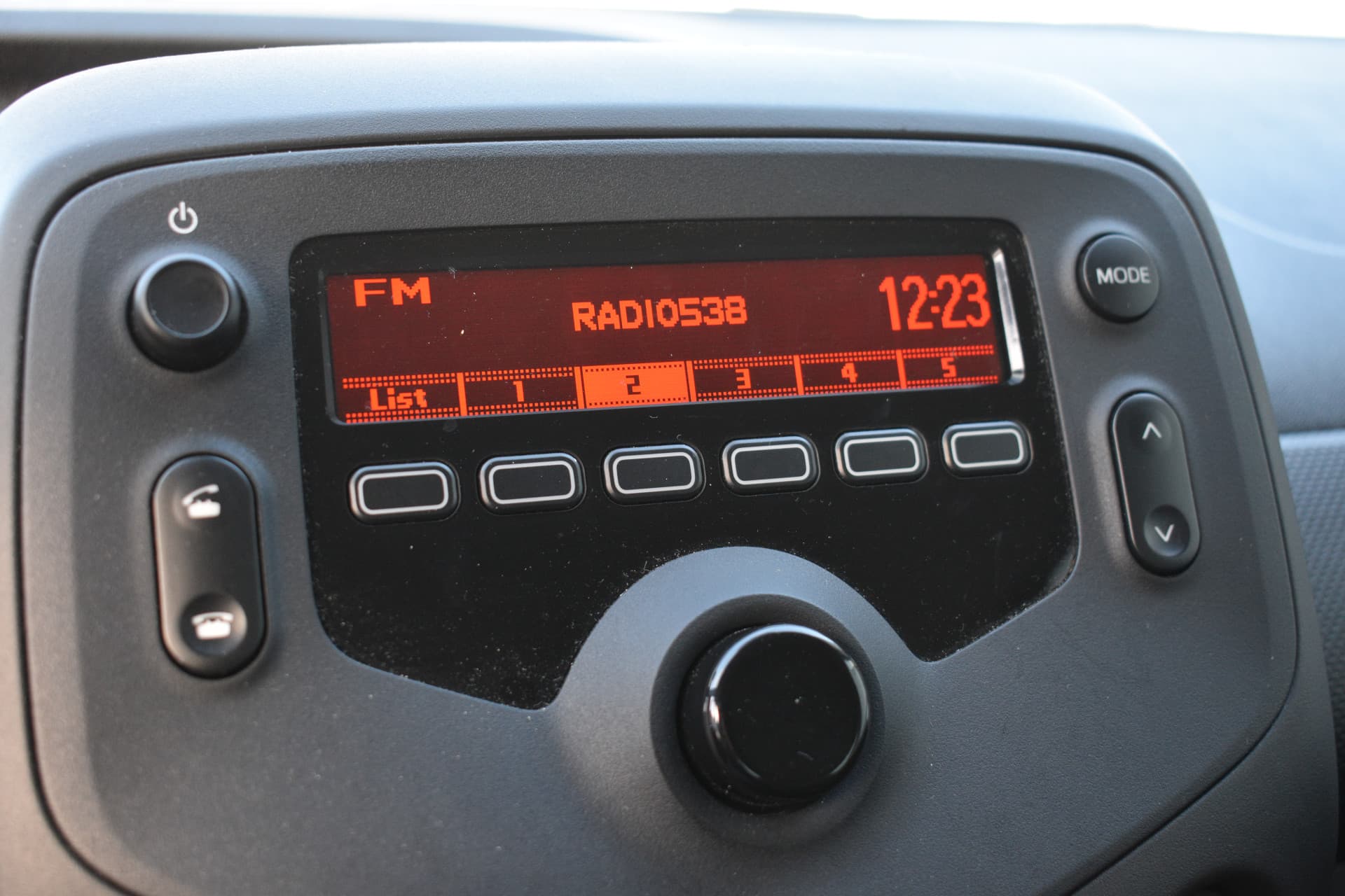 Toyota Aygo 1.0 VVT-i x-fun Handgeschakeld 72pk thumbnail 11