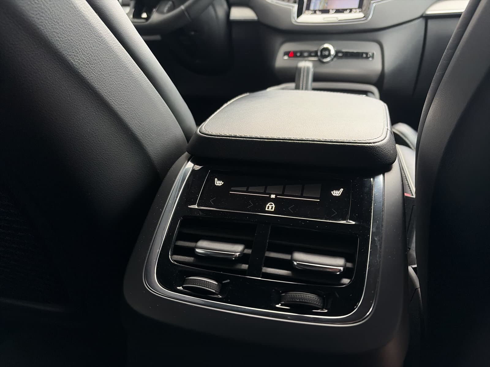 Volvo XC90 2.0 T8 Recharge AWD R-Design / Long Range / 22'' velgen / Luchtvering / Rondomzichtcamera / thumbnail 24