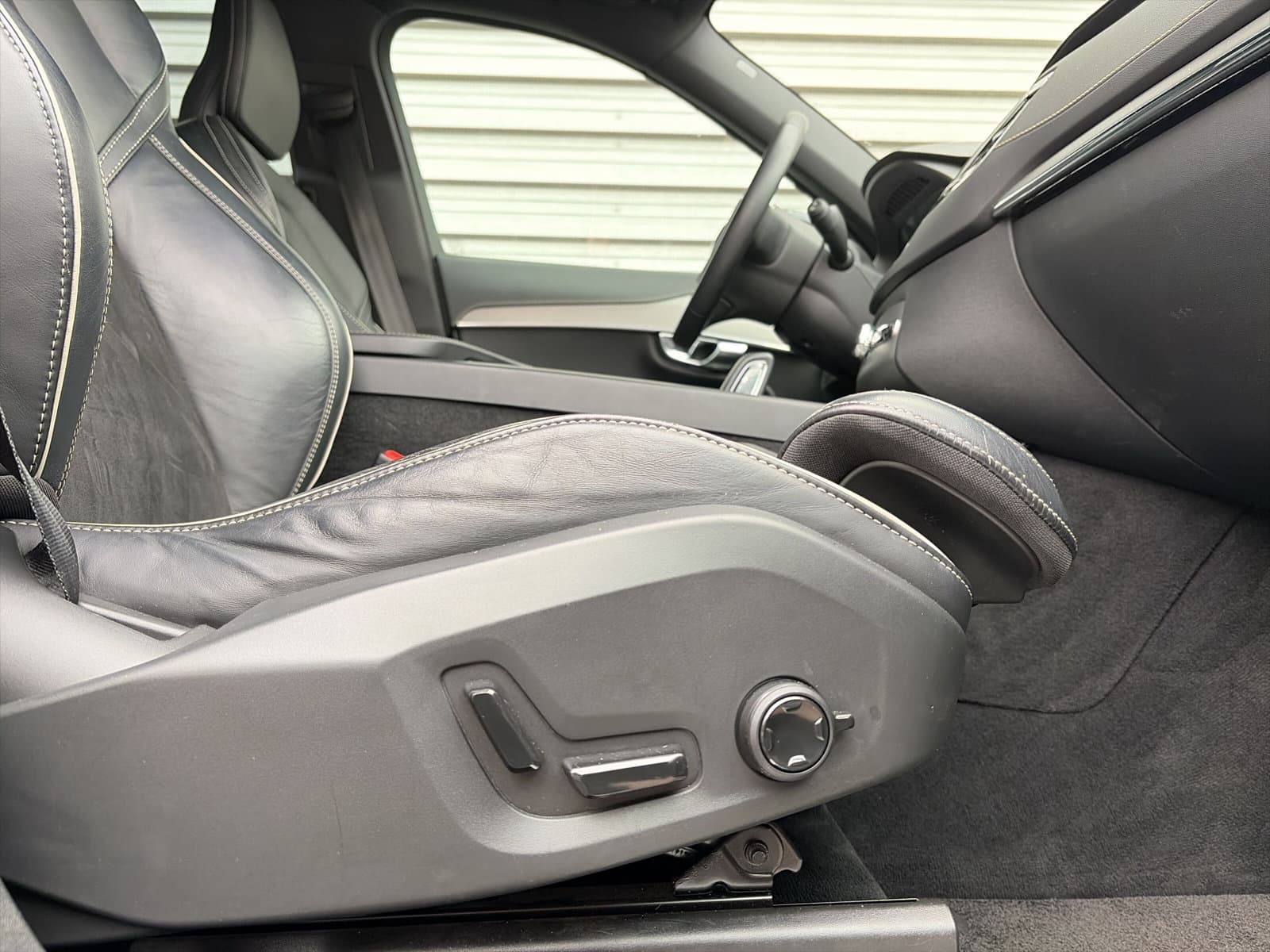 Volvo XC90 2.0 T8 Recharge AWD R-Design / Long Range / 22'' velgen / Luchtvering / Rondomzichtcamera / thumbnail 26