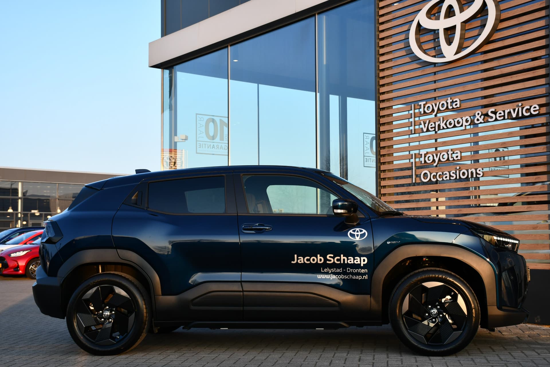 Toyota Urban Cruiser Dynamic 61 kWh Automaat 175pk thumbnail 3