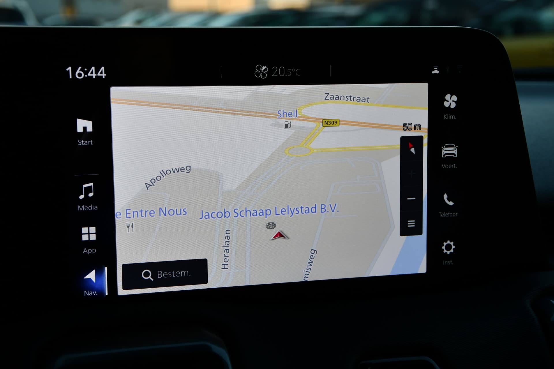 Toyota Urban Cruiser Dynamic 61 kWh Automaat 175pk thumbnail 4