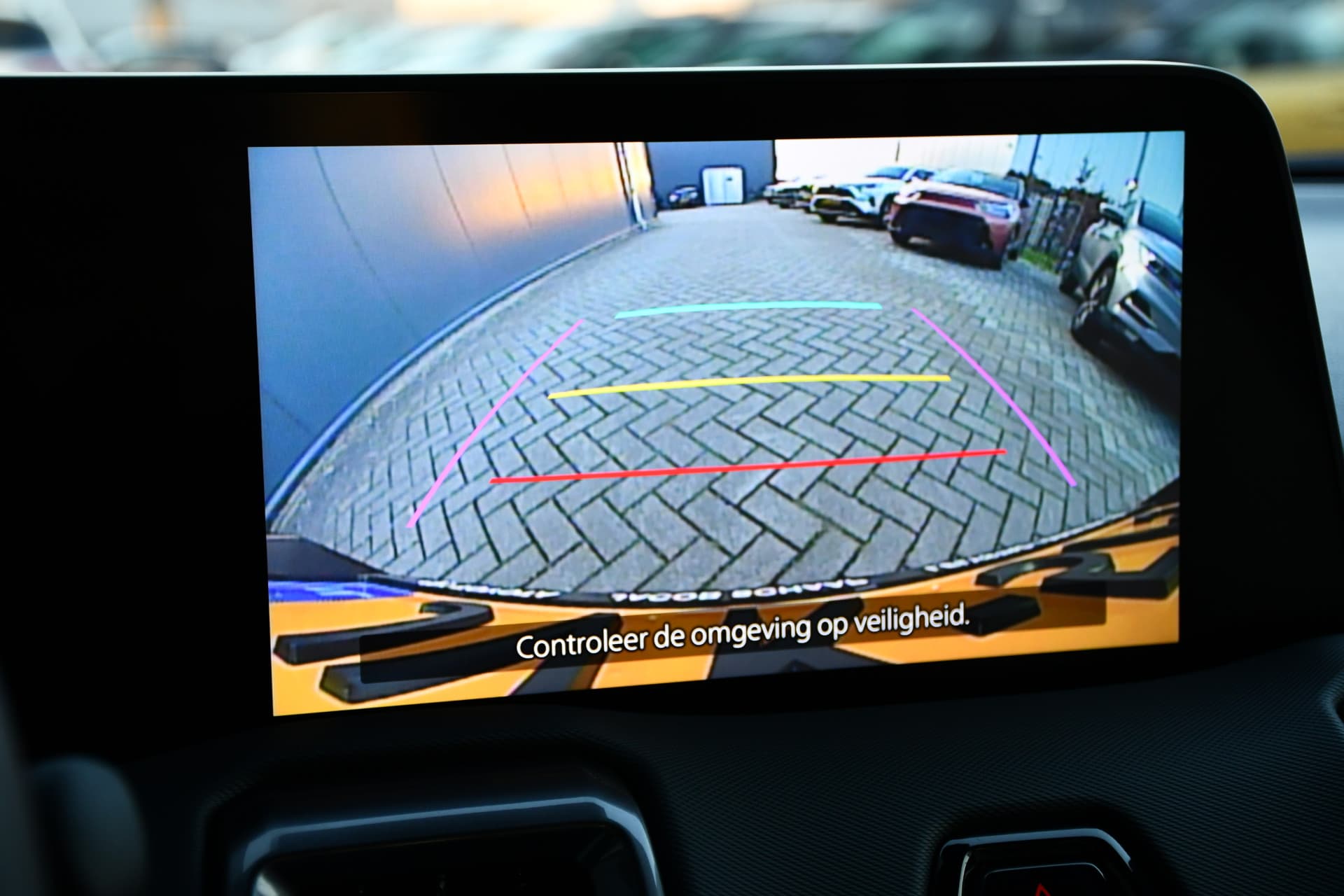 Toyota Urban Cruiser Dynamic 61 kWh Automaat 175pk thumbnail 6