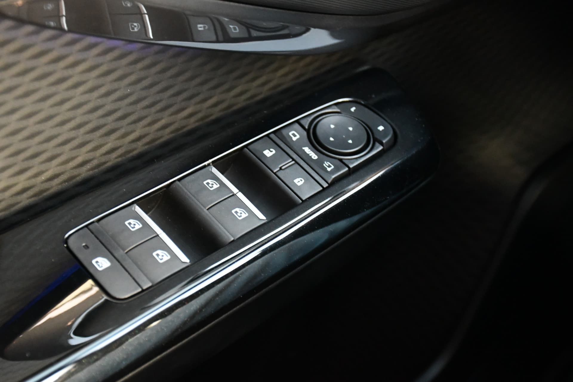 Toyota Urban Cruiser Dynamic 61 kWh Automaat 175pk thumbnail 22