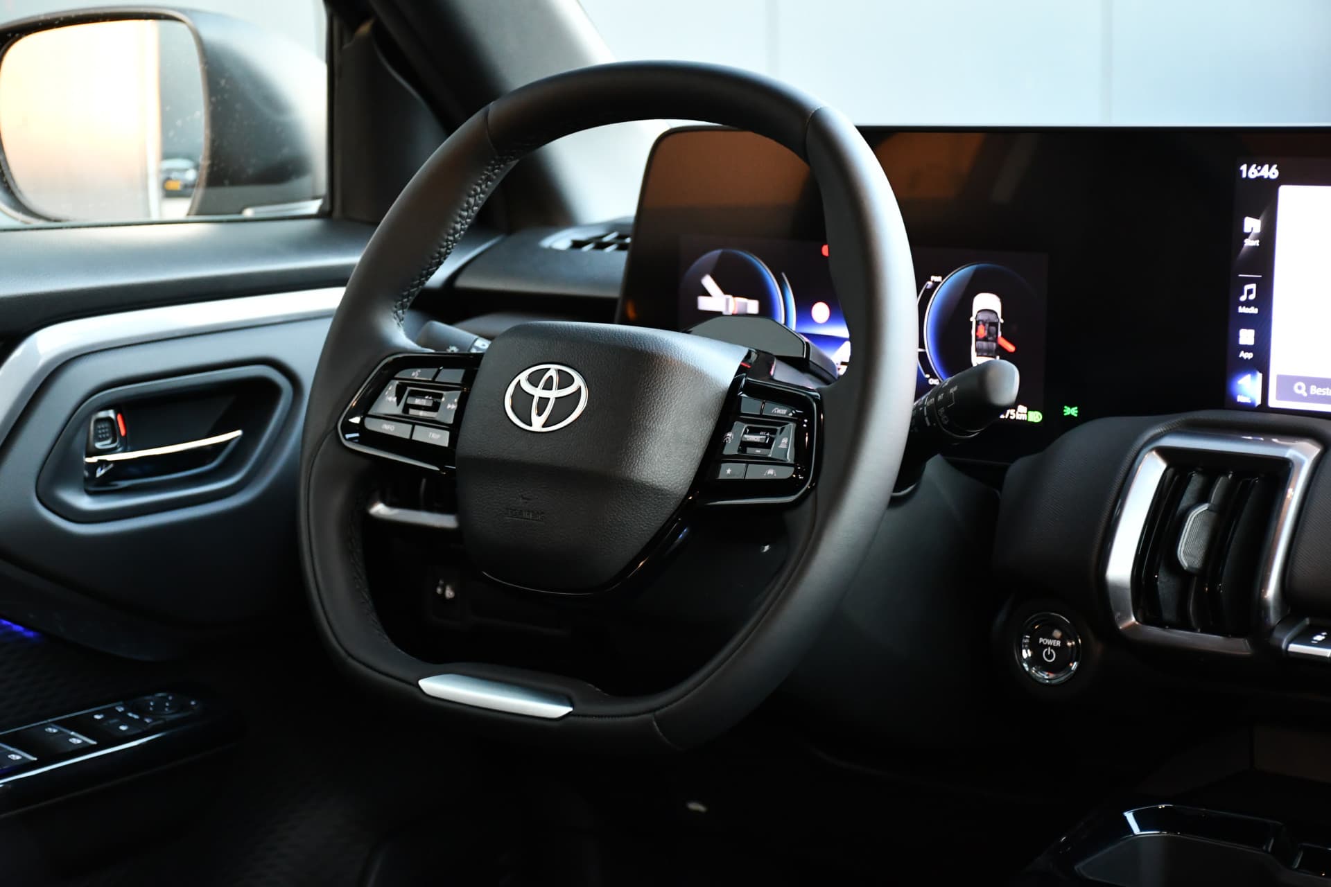 Toyota Urban Cruiser Dynamic 61 kWh Automaat 175pk thumbnail 31