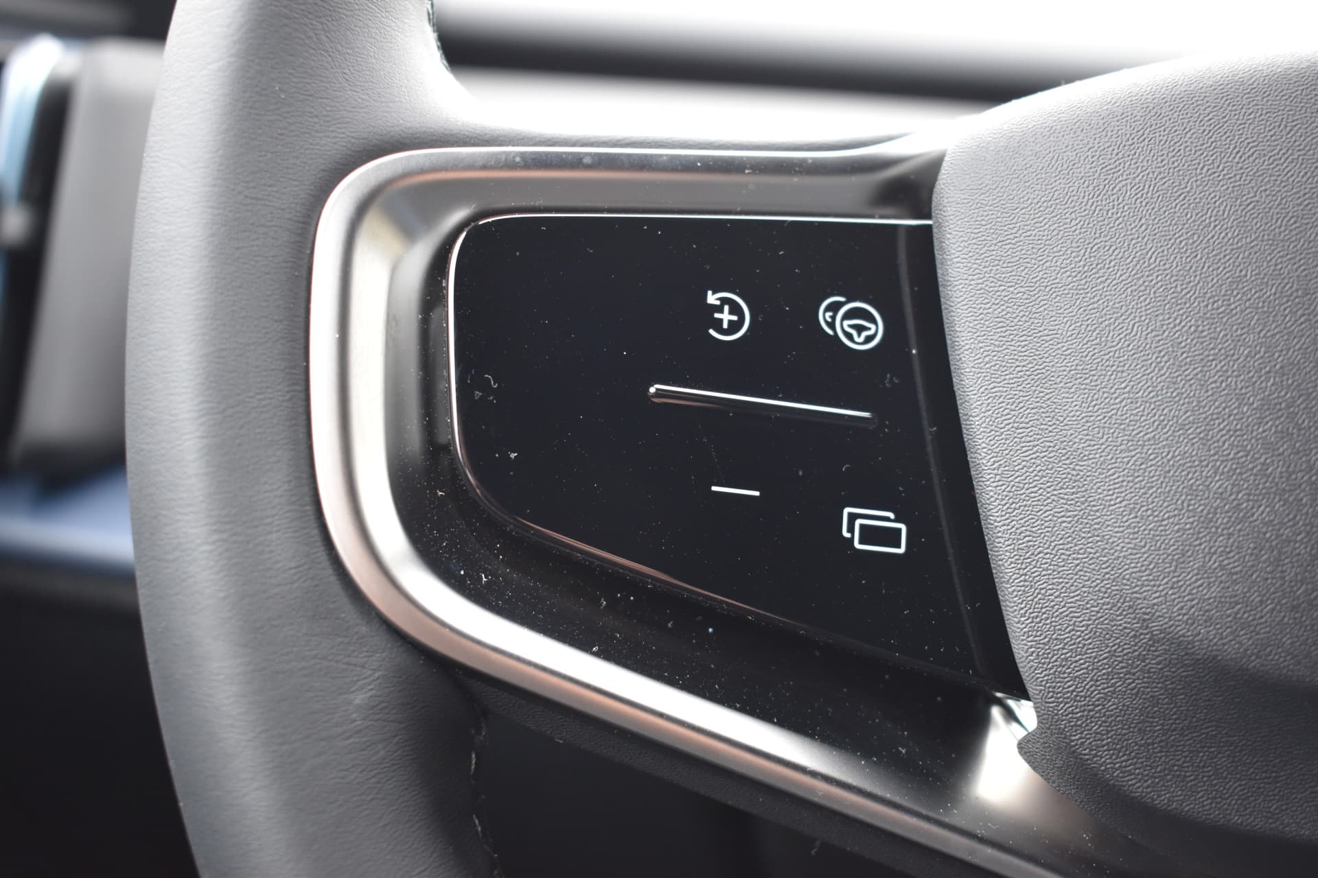 Volvo EX30 Extended Range Plus 69 kWh thumbnail 23