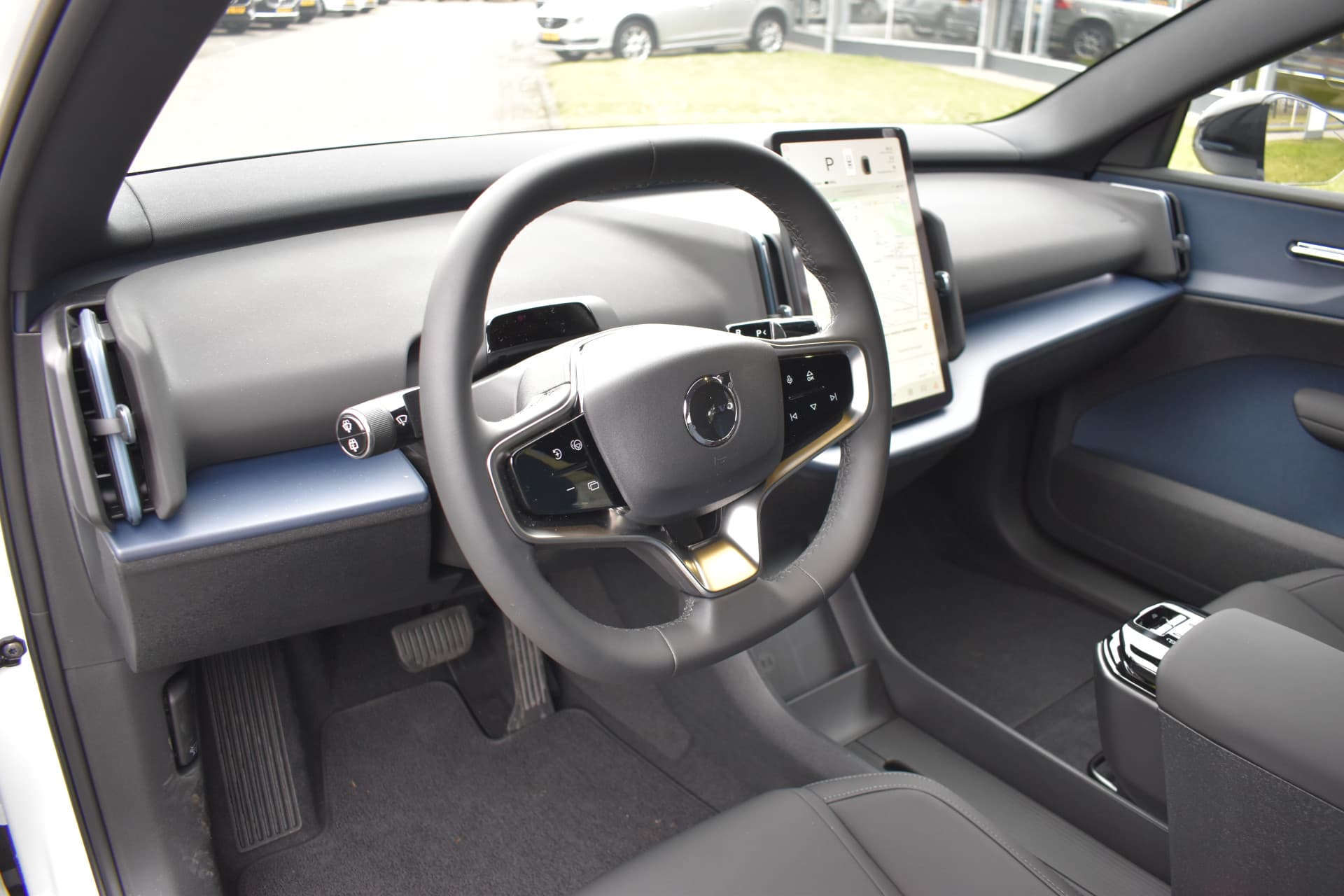 Volvo EX30 Extended Range Plus 69 kWh thumbnail 4