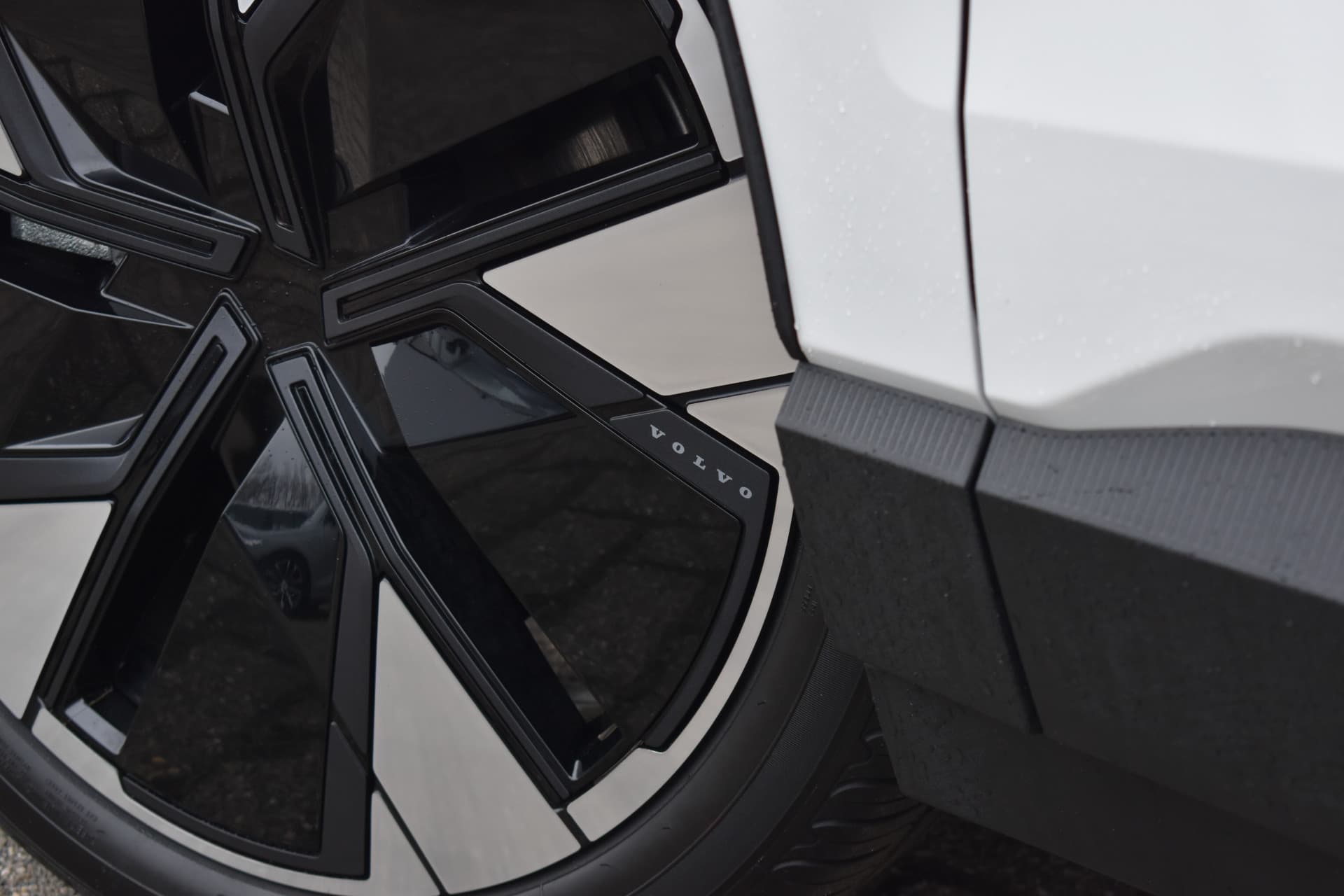 Volvo EX30 Extended Range Plus 69 kWh thumbnail 10