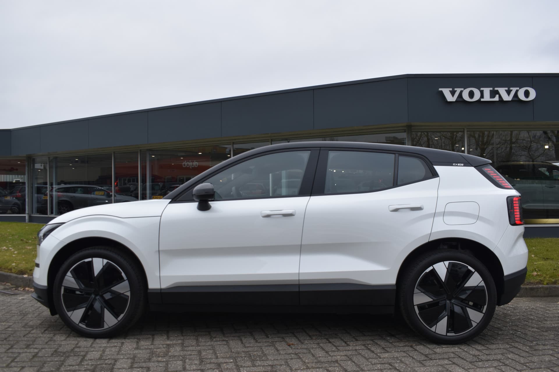 Volvo EX30 Extended Range Plus 69 kWh thumbnail 11