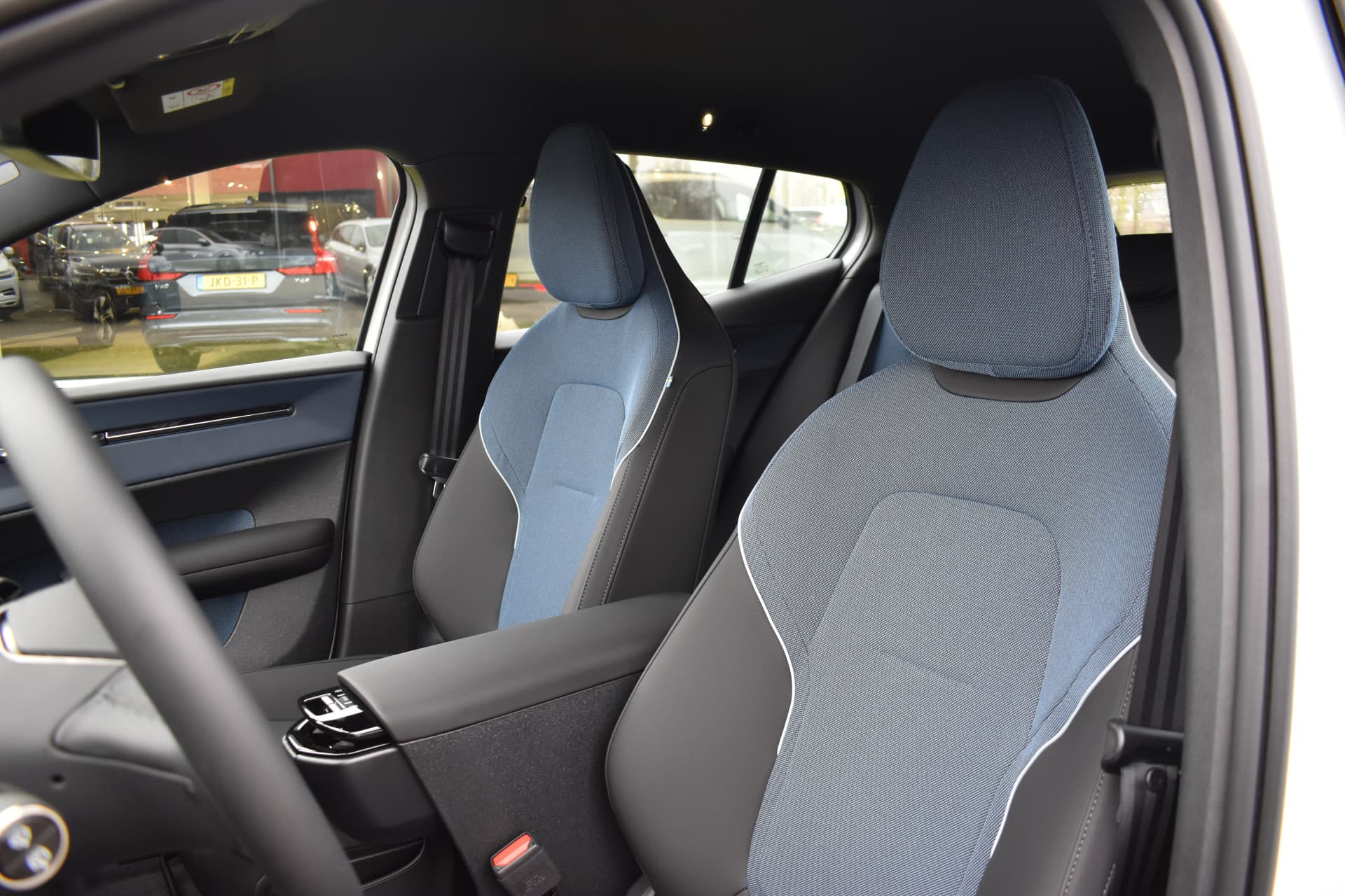 Volvo EX30 Extended Range Plus 69 kWh thumbnail 19