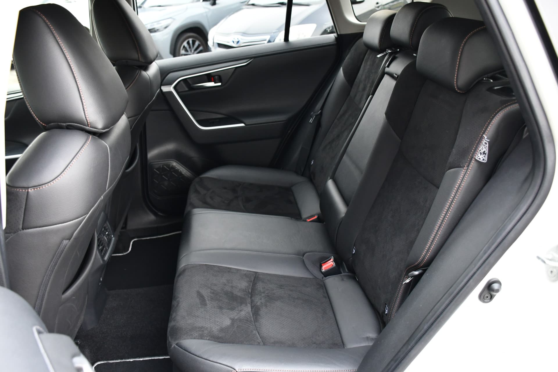 Toyota RAV4 2.5 Hybrid AWD Style Limited Automaat 222pk thumbnail 13