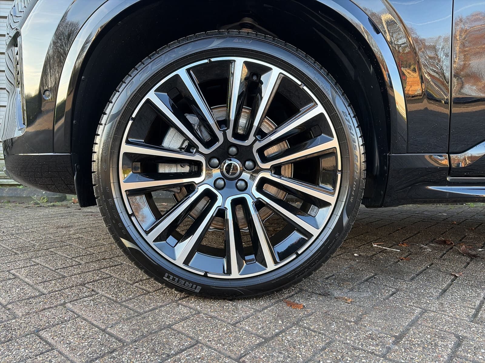 Volvo XC90 T8 Plug-in hybrid AWD Ultra Dark / Gelaagde zijruit(en) / B&W Audio / 22" Velgen / Luchtvering / thumbnail 6