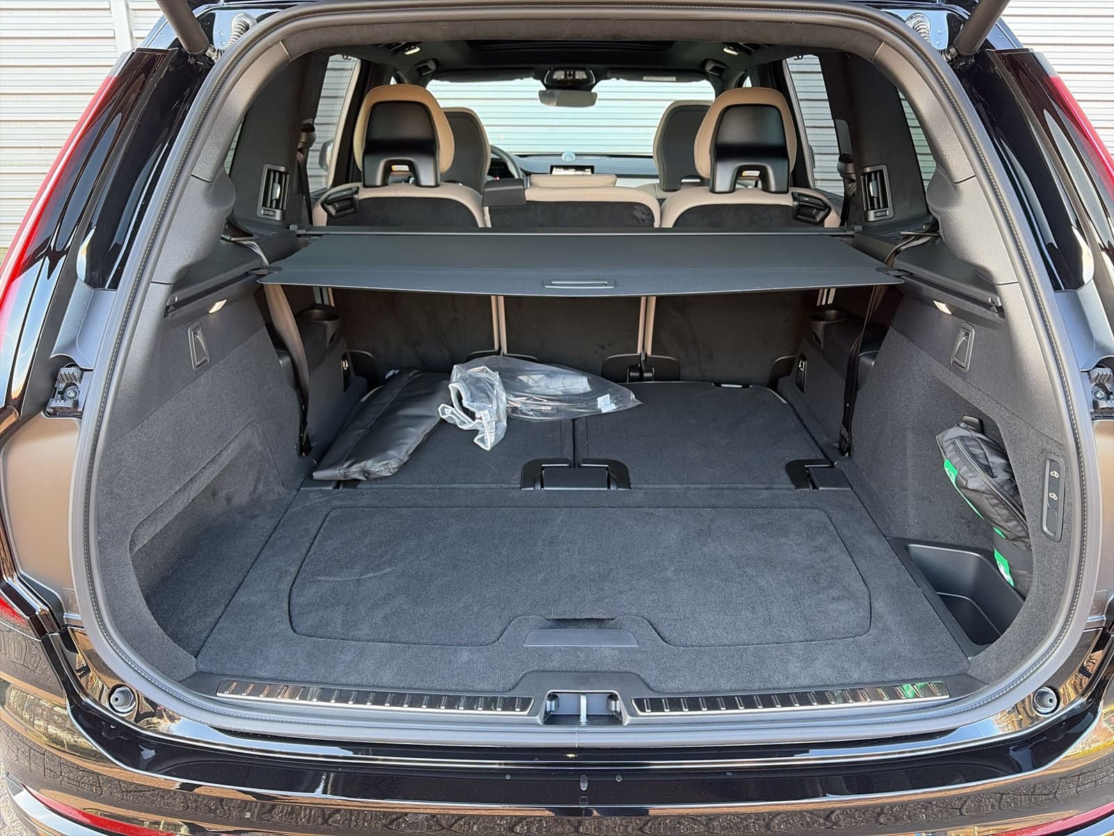 Volvo XC90 T8 Plug-in hybrid AWD Ultra Dark / Gelaagde zijruit(en) / B&W Audio / 22" Velgen / Luchtvering / thumbnail 7