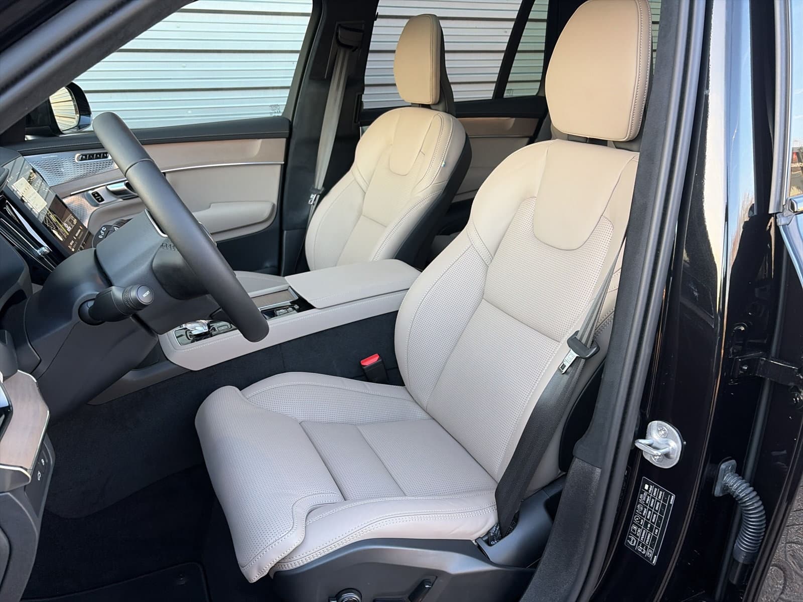 Volvo XC90 T8 Plug-in hybrid AWD Ultra Dark / Gelaagde zijruit(en) / B&W Audio / 22" Velgen / Luchtvering / thumbnail 9