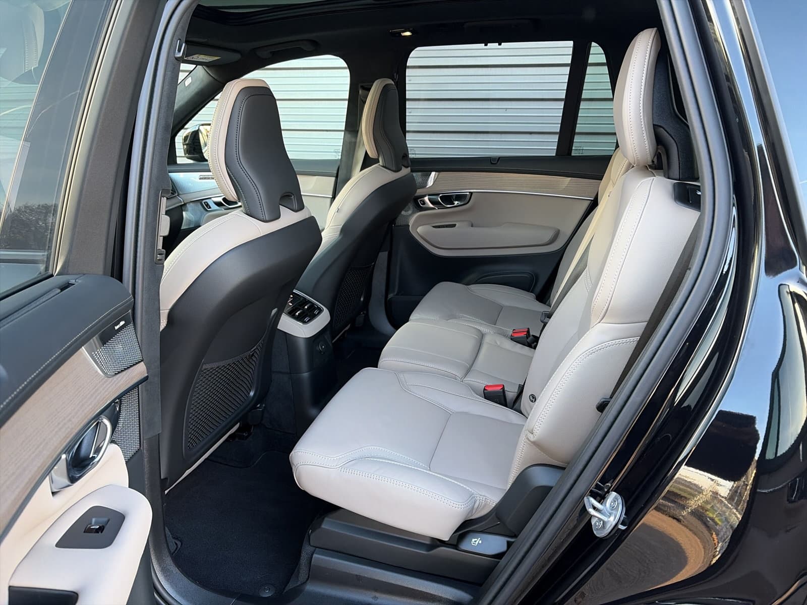 Volvo XC90 T8 Plug-in hybrid AWD Ultra Dark / Gelaagde zijruit(en) / B&W Audio / 22" Velgen / Luchtvering / thumbnail 12