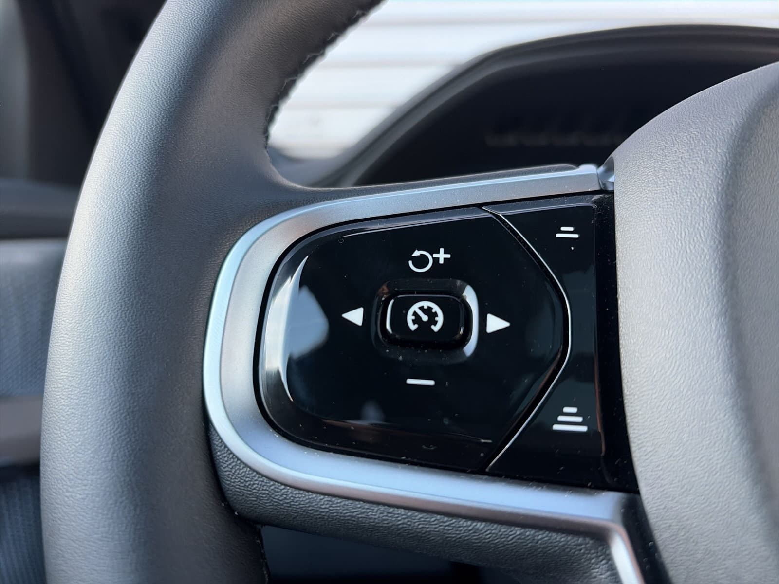 Volvo XC90 T8 Plug-in hybrid AWD Ultra Dark / Gelaagde zijruit(en) / B&W Audio / 22" Velgen / Luchtvering / thumbnail 20