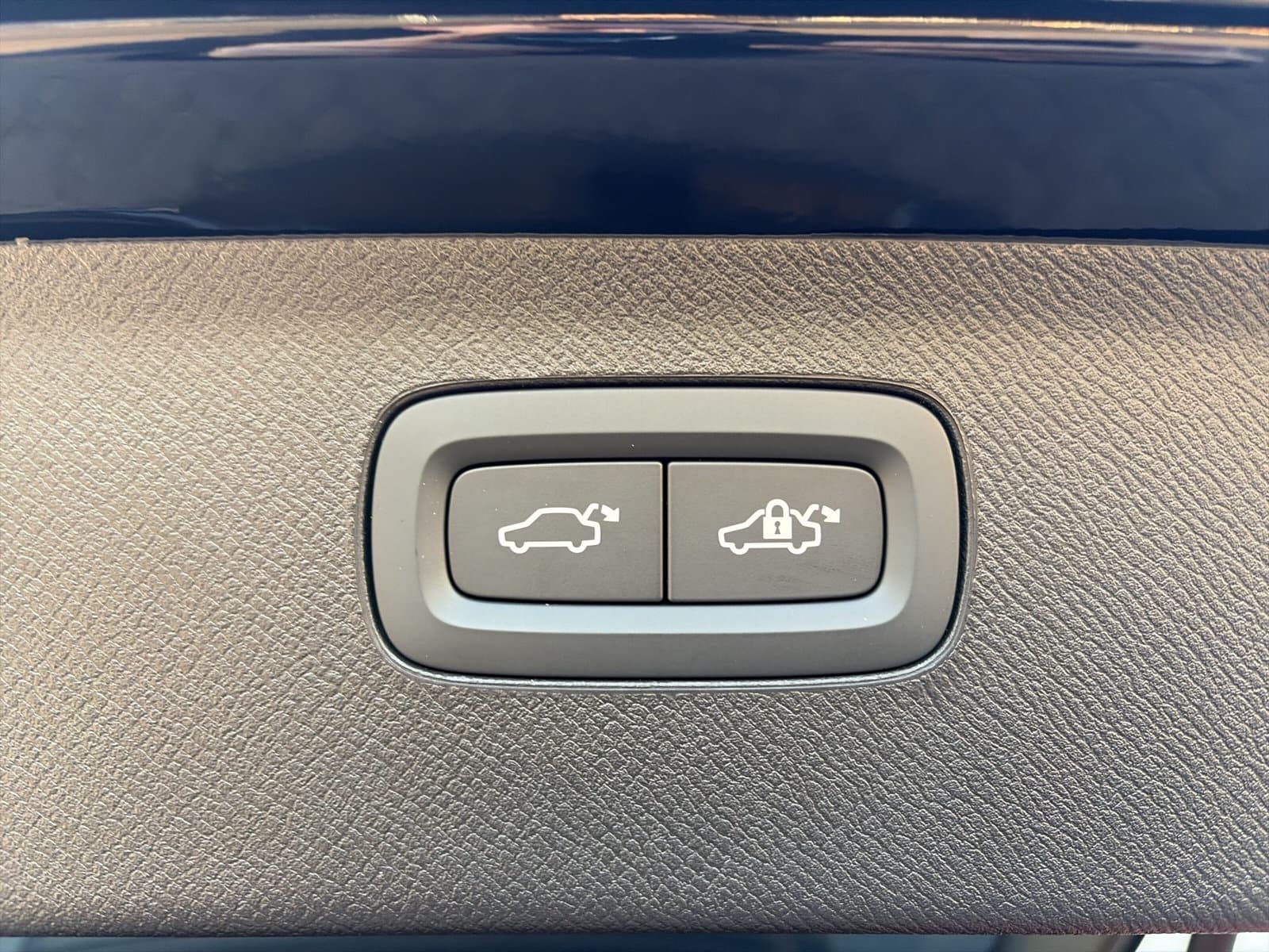 Volvo XC90 T8 Plug-in hybrid AWD Ultra Dark / Gelaagde zijruit(en) / B&W Audio / 22" Velgen / Luchtvering / thumbnail 22