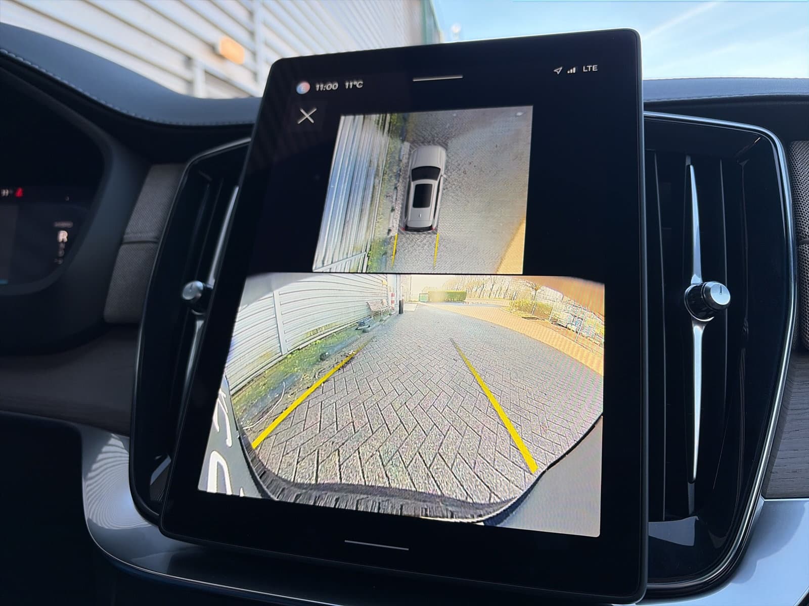 Volvo XC90 T8 Plug-in hybrid AWD Ultra Dark / Gelaagde zijruit(en) / B&W Audio / 22" Velgen / Luchtvering / thumbnail 28