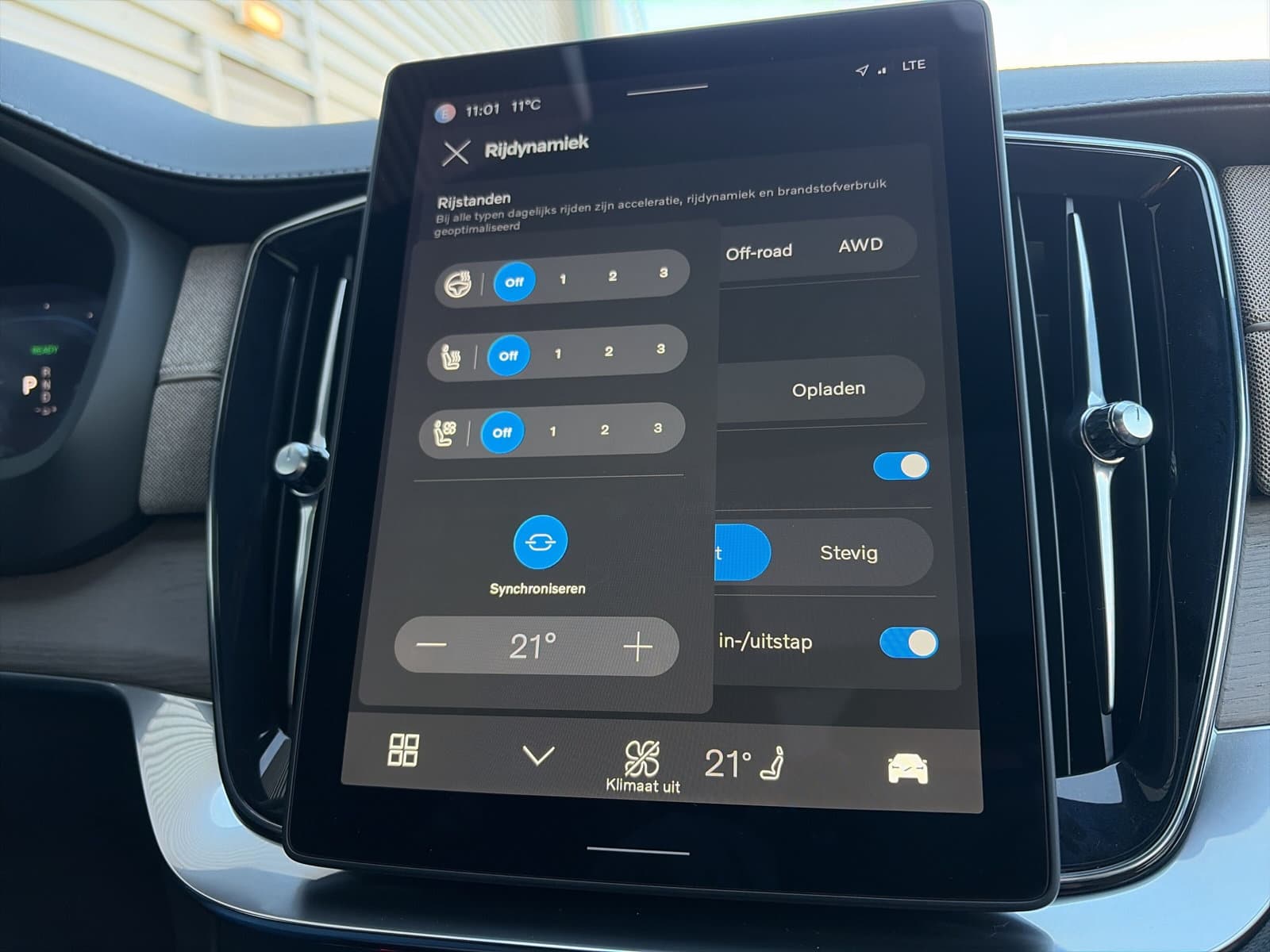 Volvo XC90 T8 Plug-in hybrid AWD Ultra Dark / Gelaagde zijruit(en) / B&W Audio / 22" Velgen / Luchtvering / thumbnail 30