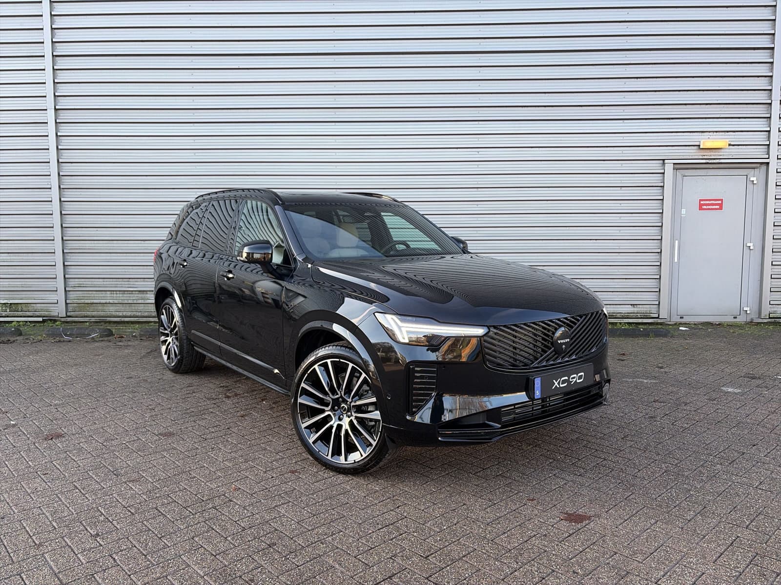 Volvo XC90 T8 Plug-in hybrid AWD Ultra Dark / Gelaagde zijruit(en) / B&W Audio / 22" Velgen / Luchtvering / thumbnail 31