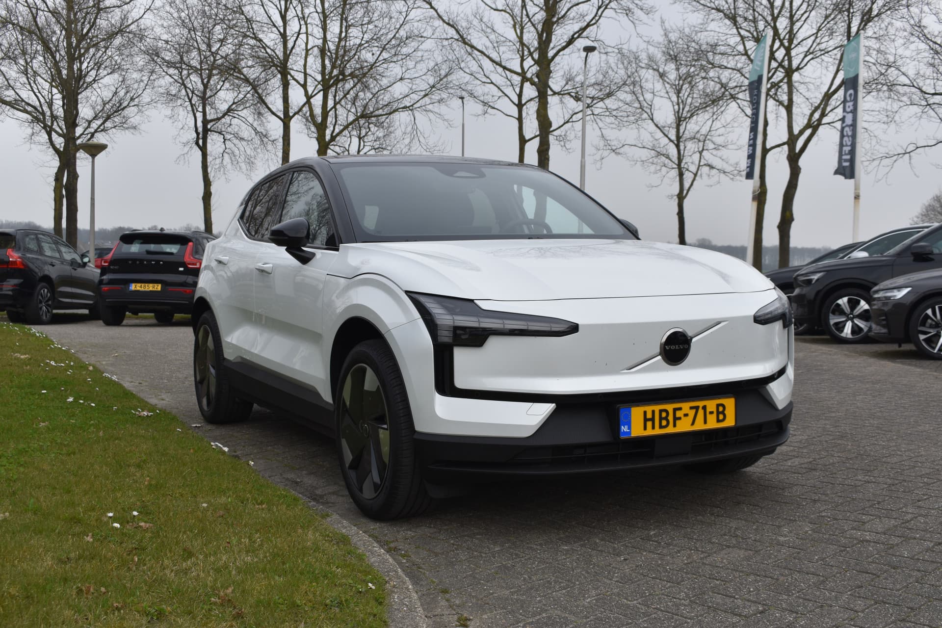 Volvo EX30 Extended Range Plus 69 kWh thumbnail 2