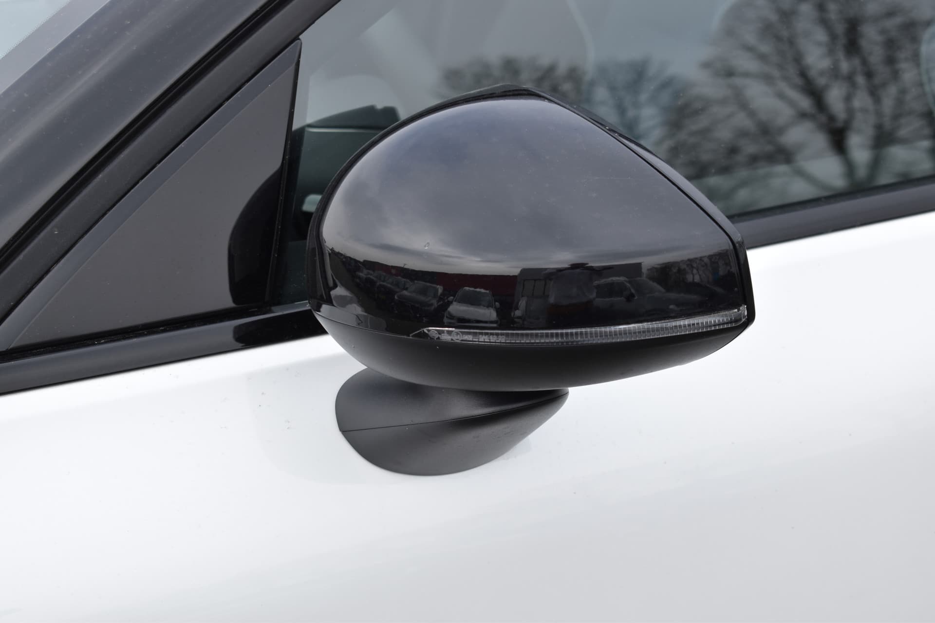 Volvo EX30 Extended Range Plus 69 kWh thumbnail 6