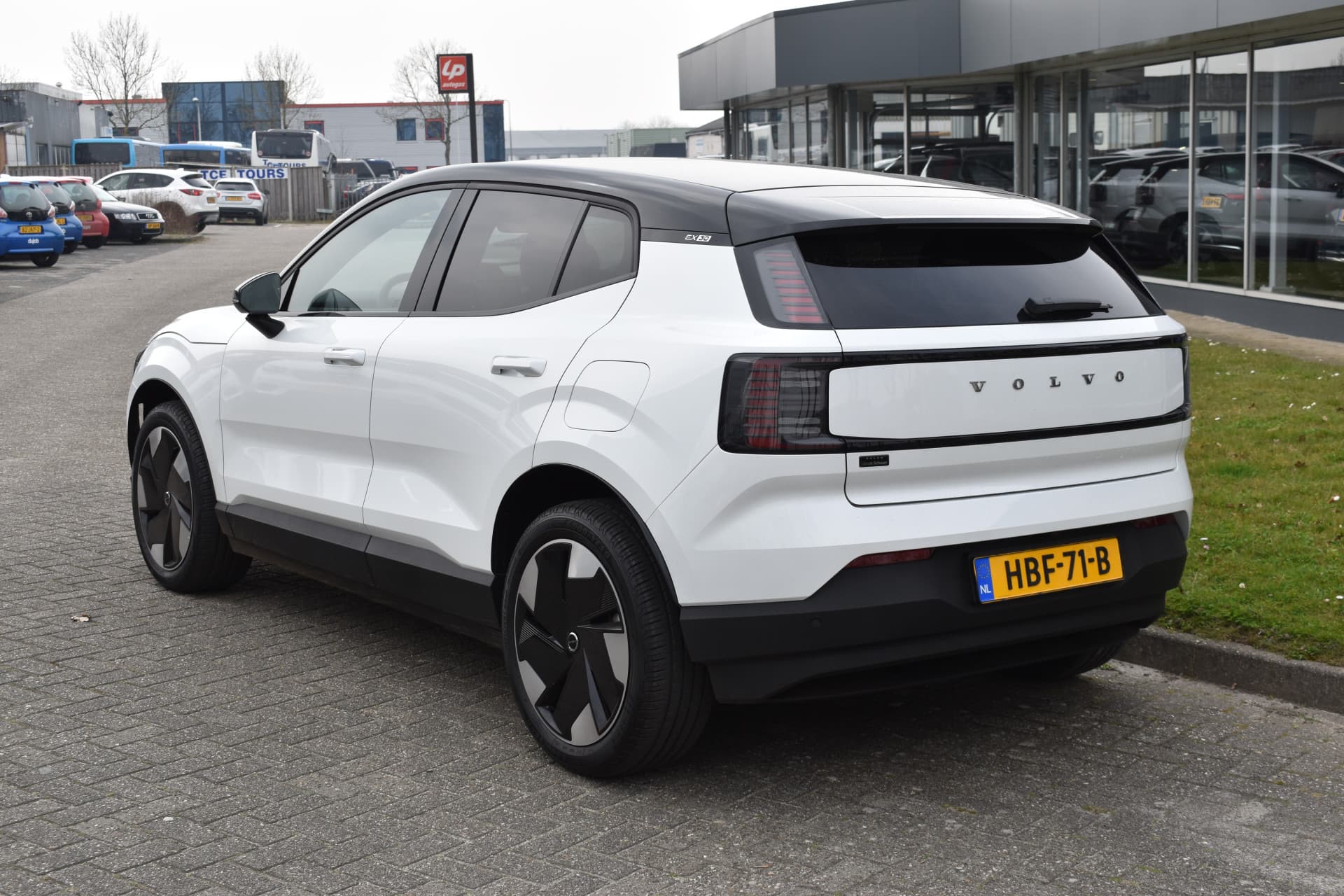 Volvo EX30 Extended Range Plus 69 kWh thumbnail 9