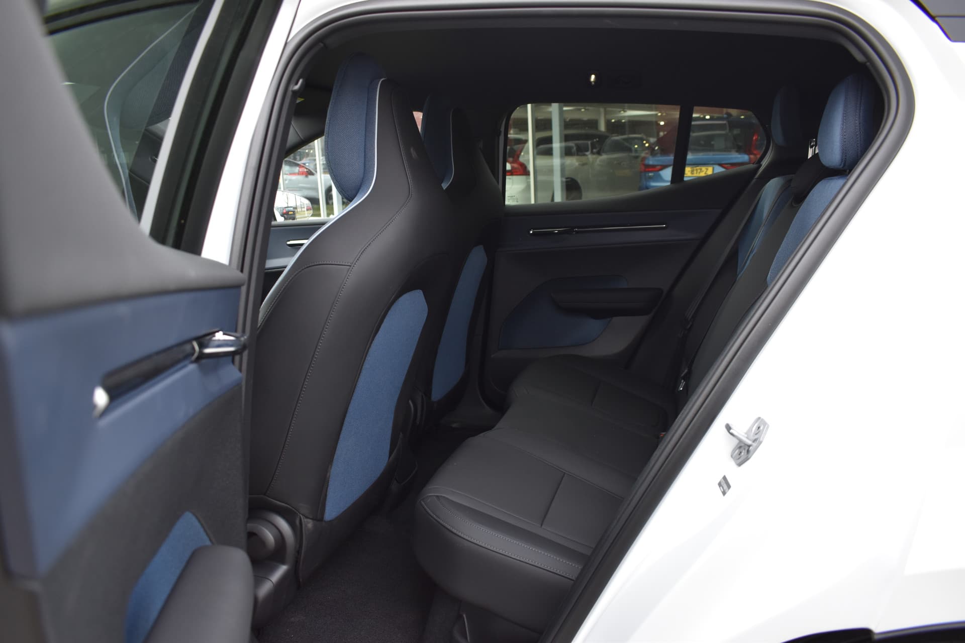 Volvo EX30 Extended Range Plus 69 kWh thumbnail 16