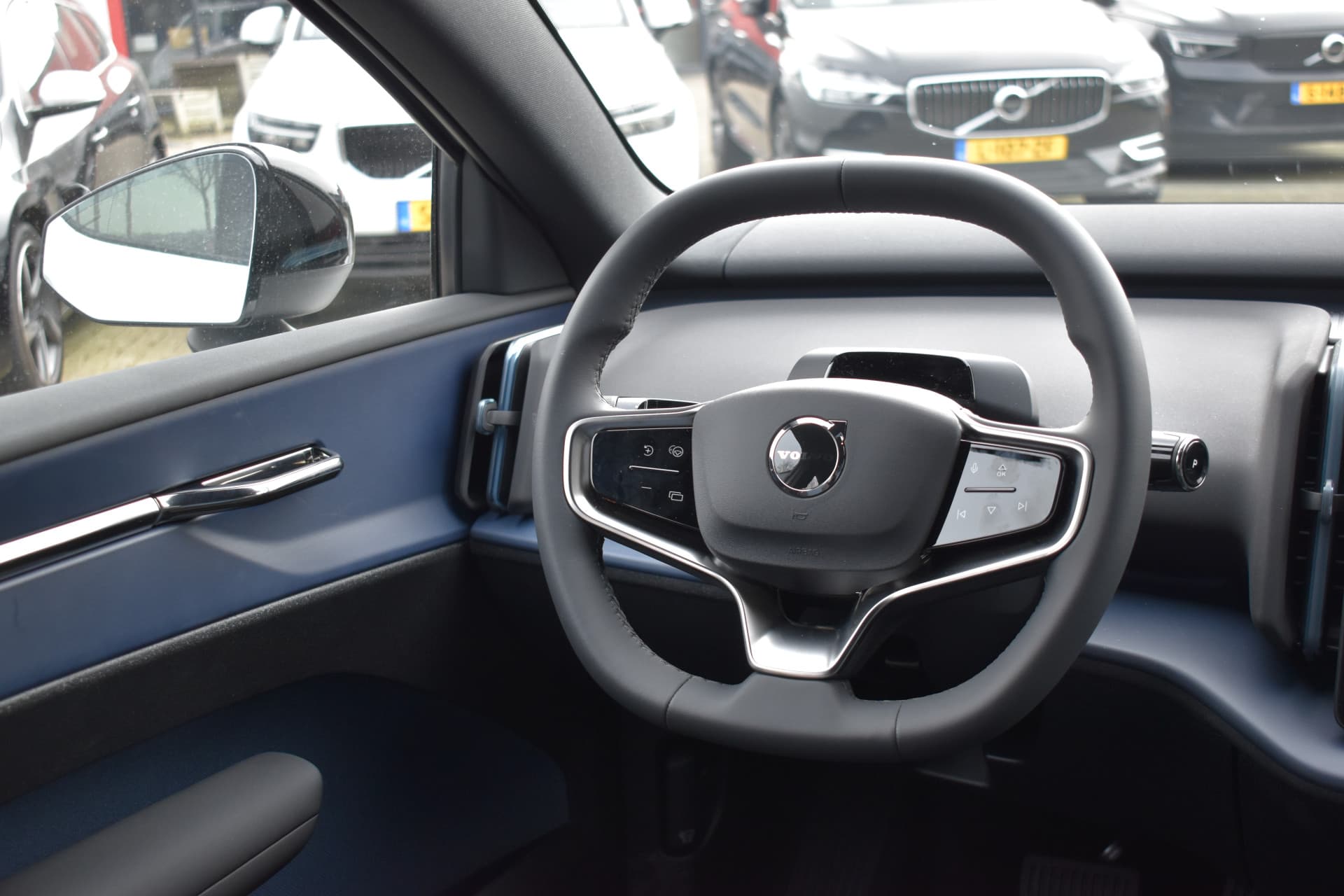 Volvo EX30 Extended Range Plus 69 kWh thumbnail 18