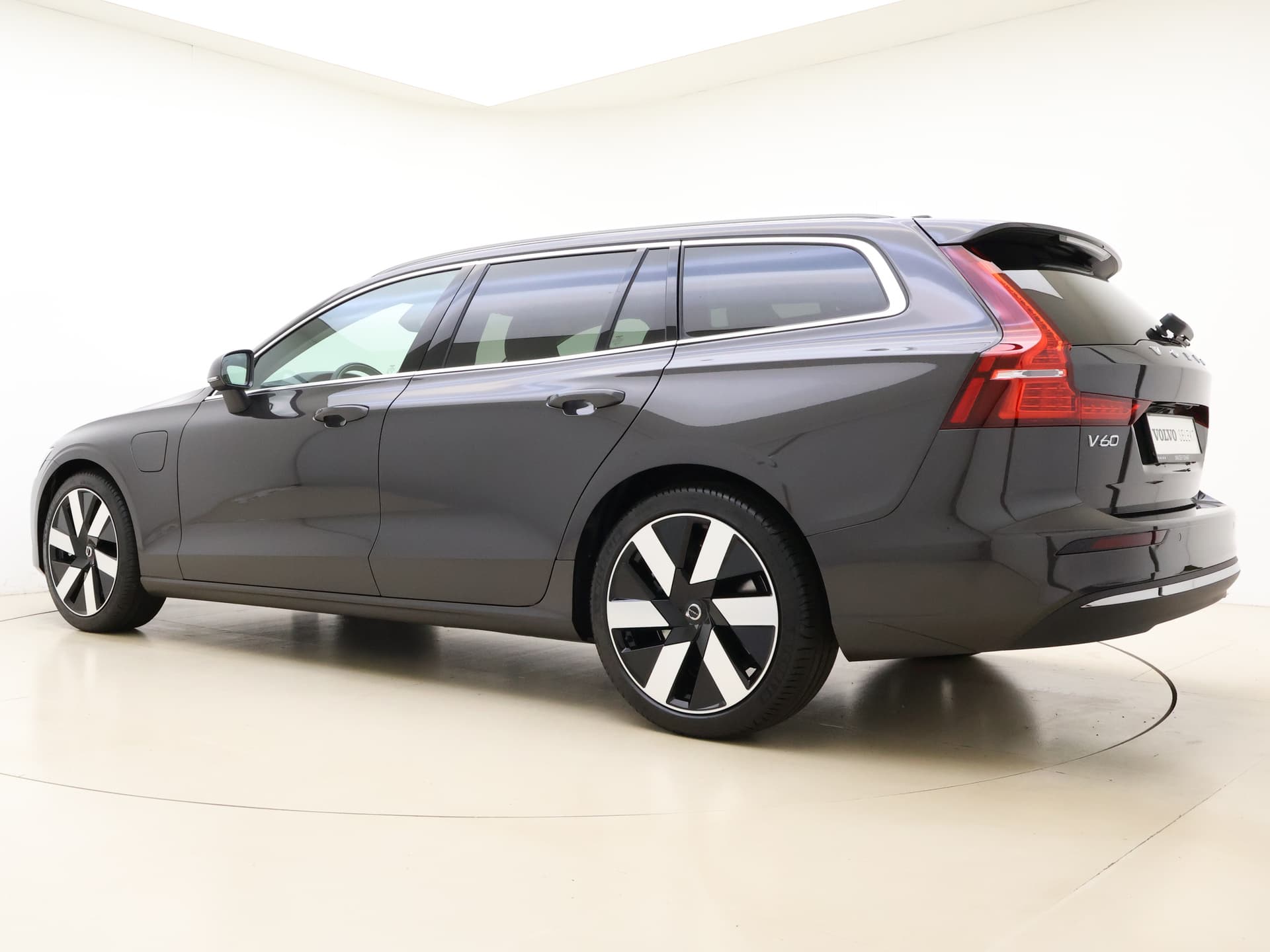 Volvo V60 T6 350pk AWD Essential Bright / Blond leder / ACC / PDC V+A / Camera / Stoel/- en stuurverwarming / 19'' Velgen / Getint glas / thumbnail 11