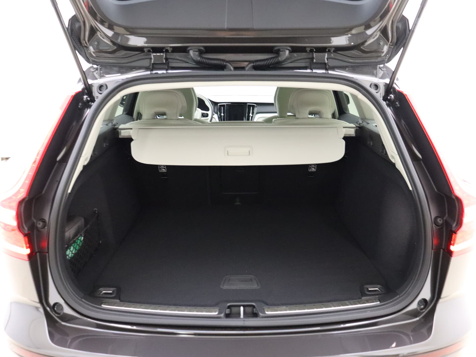 Volvo V60 T6 350pk AWD Essential Bright / Blond leder / ACC / PDC V+A / Camera / Stoel/- en stuurverwarming / 19'' Velgen / Getint glas / thumbnail 12