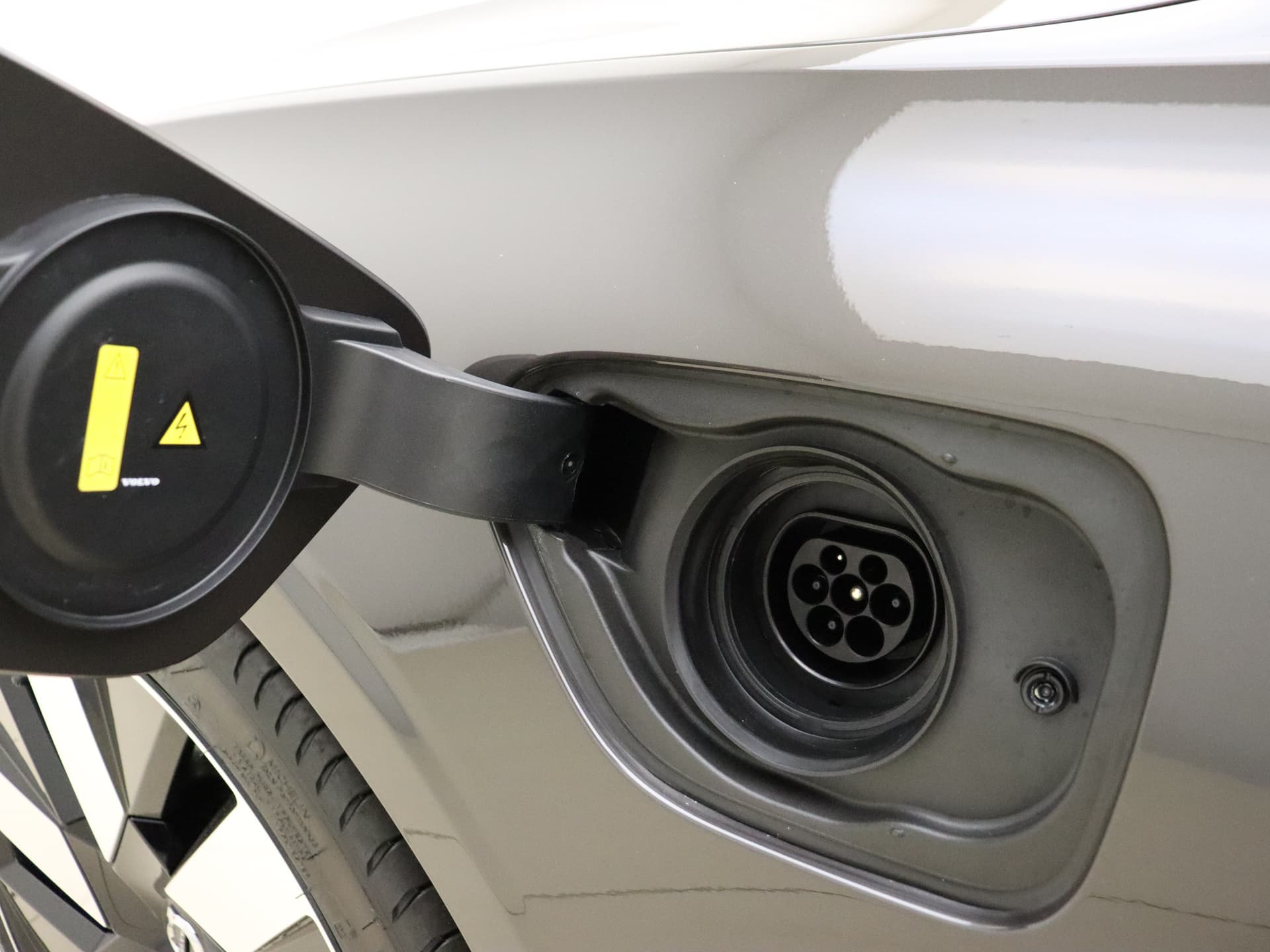 Volvo V60 T6 350pk AWD Essential Bright / Blond leder / ACC / PDC V+A / Camera / Stoel/- en stuurverwarming / 19'' Velgen / Getint glas / thumbnail 17