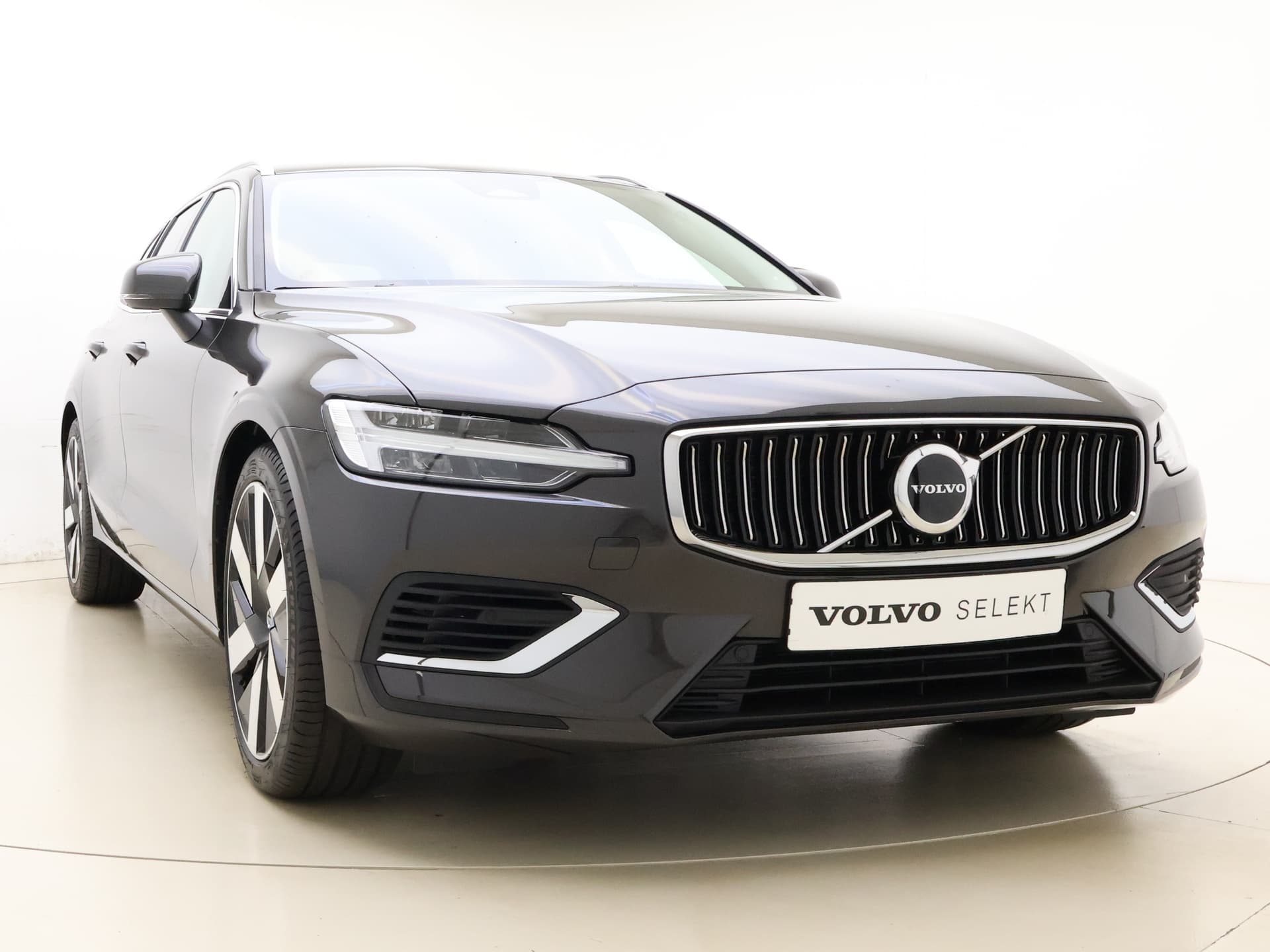 Volvo V60 T6 350pk AWD Essential Bright / Blond leder / ACC / PDC V+A / Camera / Stoel/- en stuurverwarming / 19'' Velgen / Getint glas / thumbnail 20