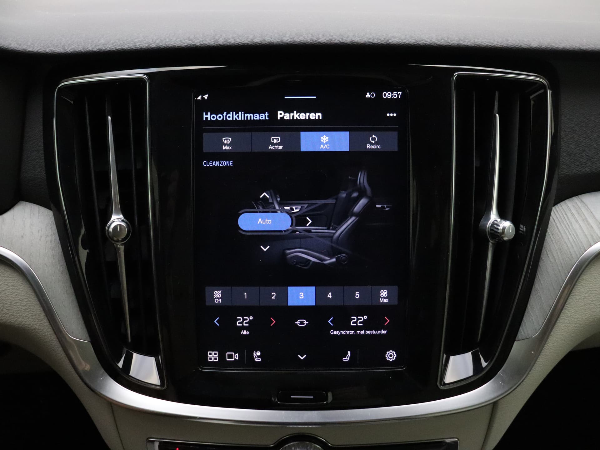 Volvo V60 T6 350pk AWD Essential Bright / Blond leder / ACC / PDC V+A / Camera / Stoel/- en stuurverwarming / 19'' Velgen / Getint glas / thumbnail 29