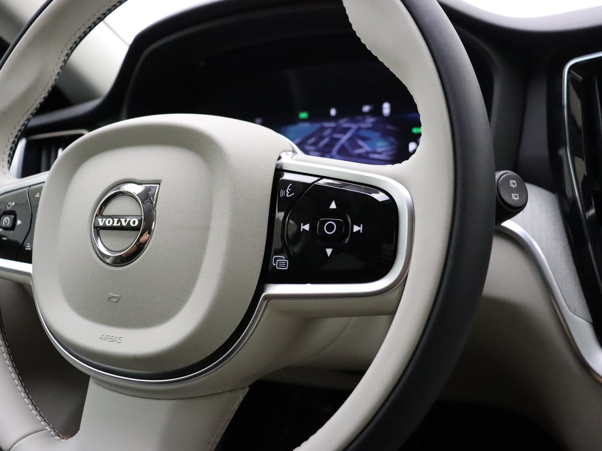 Volvo V60 T6 350pk AWD Essential Bright / Blond leder / ACC / PDC V+A / Camera / Stoel/- en stuurverwarming / 19'' Velgen / Getint glas / thumbnail 34