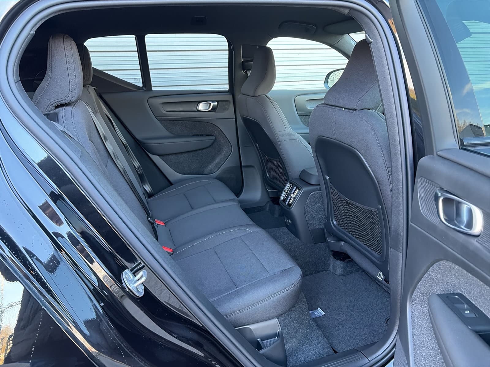 Volvo EX40 Extended Range Plus 82 kWh / Harman/kardon / Achteruitrijcamera / Stoel- en stuurverwarming thumbnail 13