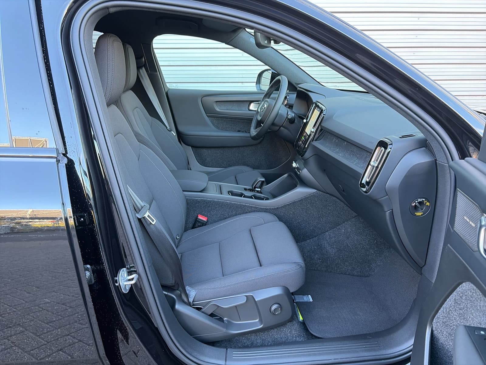 Volvo EX40 Extended Range Plus 82 kWh / Harman/kardon / Achteruitrijcamera / Stoel- en stuurverwarming thumbnail 14